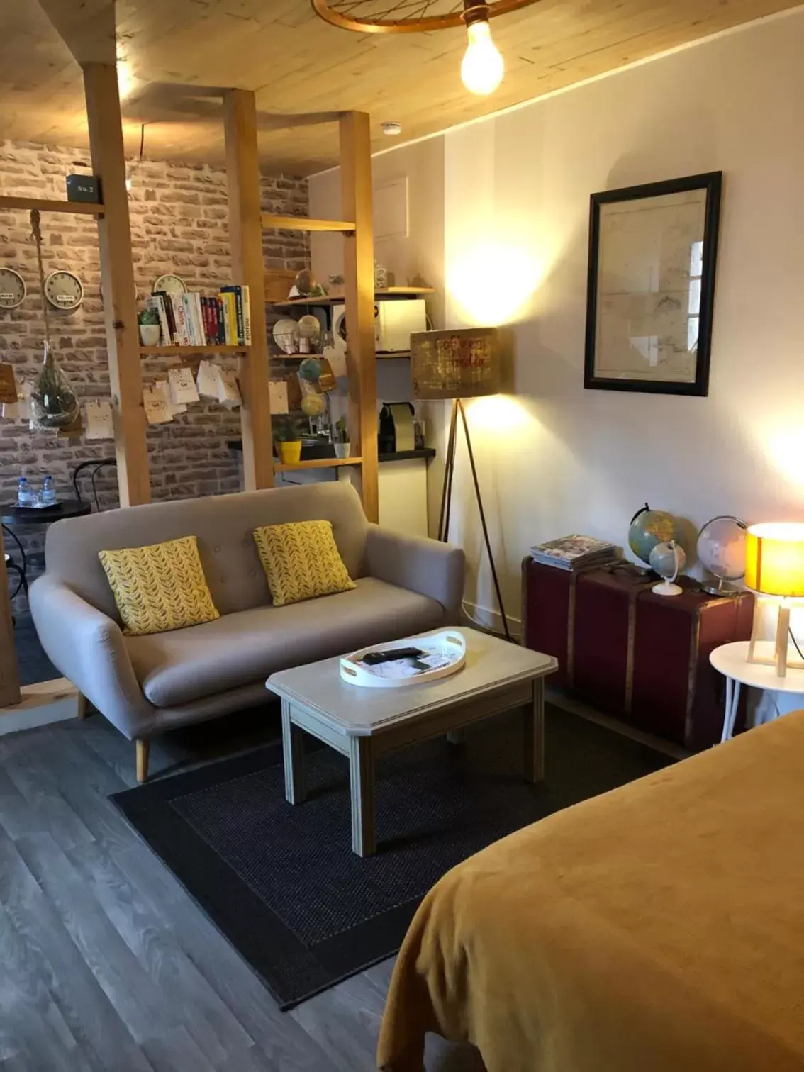 Living room, Seating Area in Une Chambre en Ville