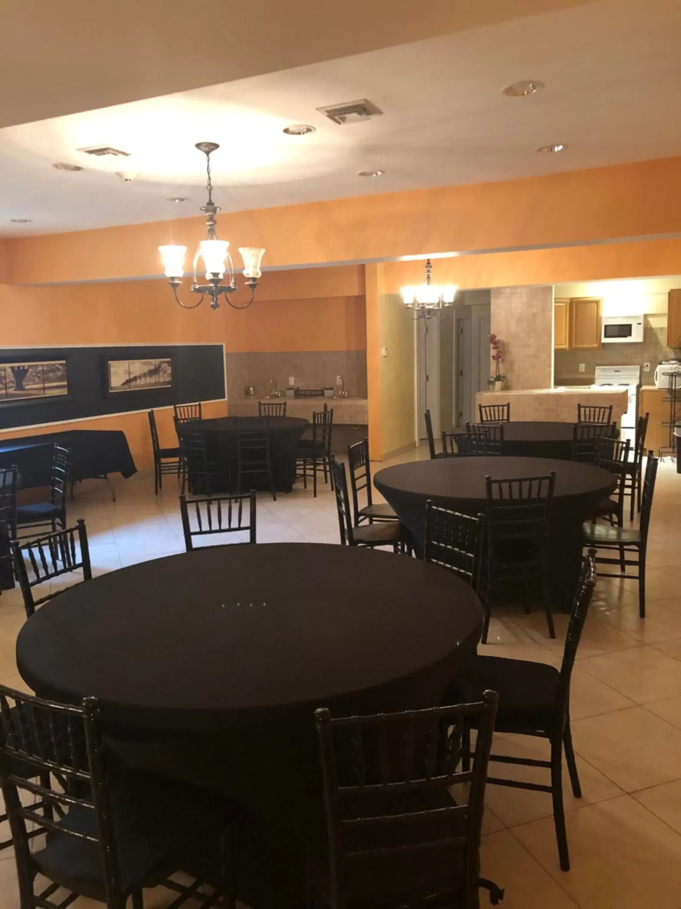 Dining area, Restaurant/Places to Eat in The Sunview Motel