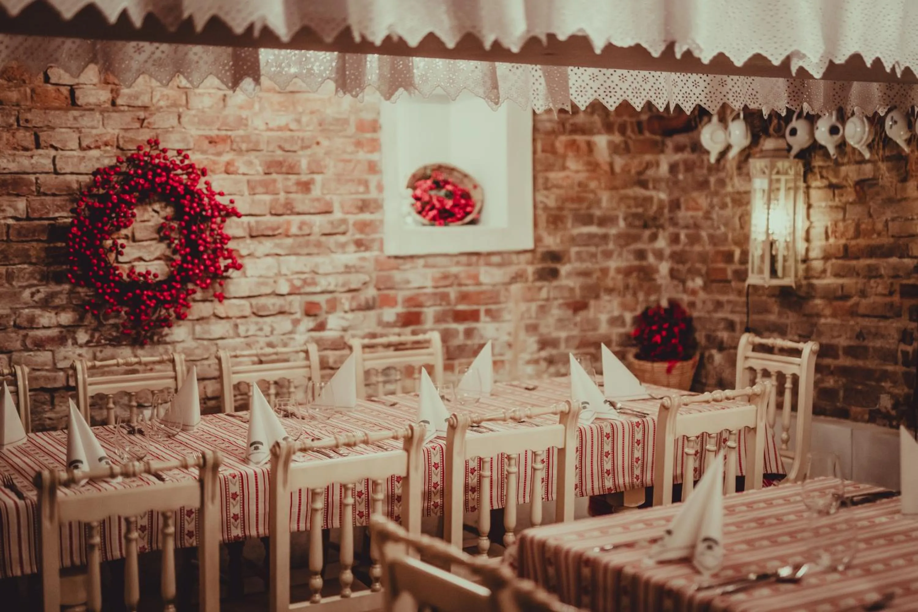 Restaurant/places to eat in Aparthotel Oberża