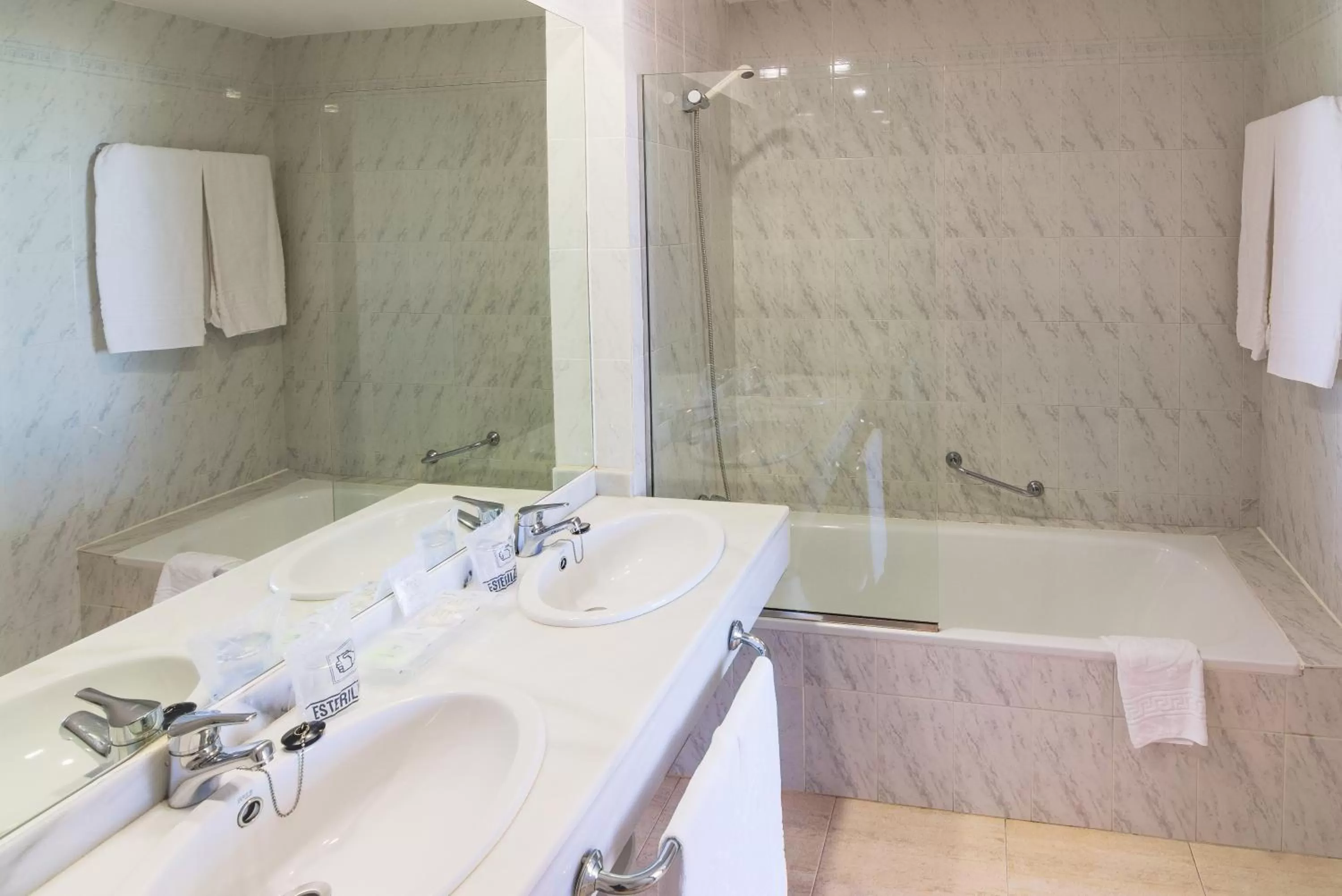 Bathroom in Hotel Beatriz Playa & Spa