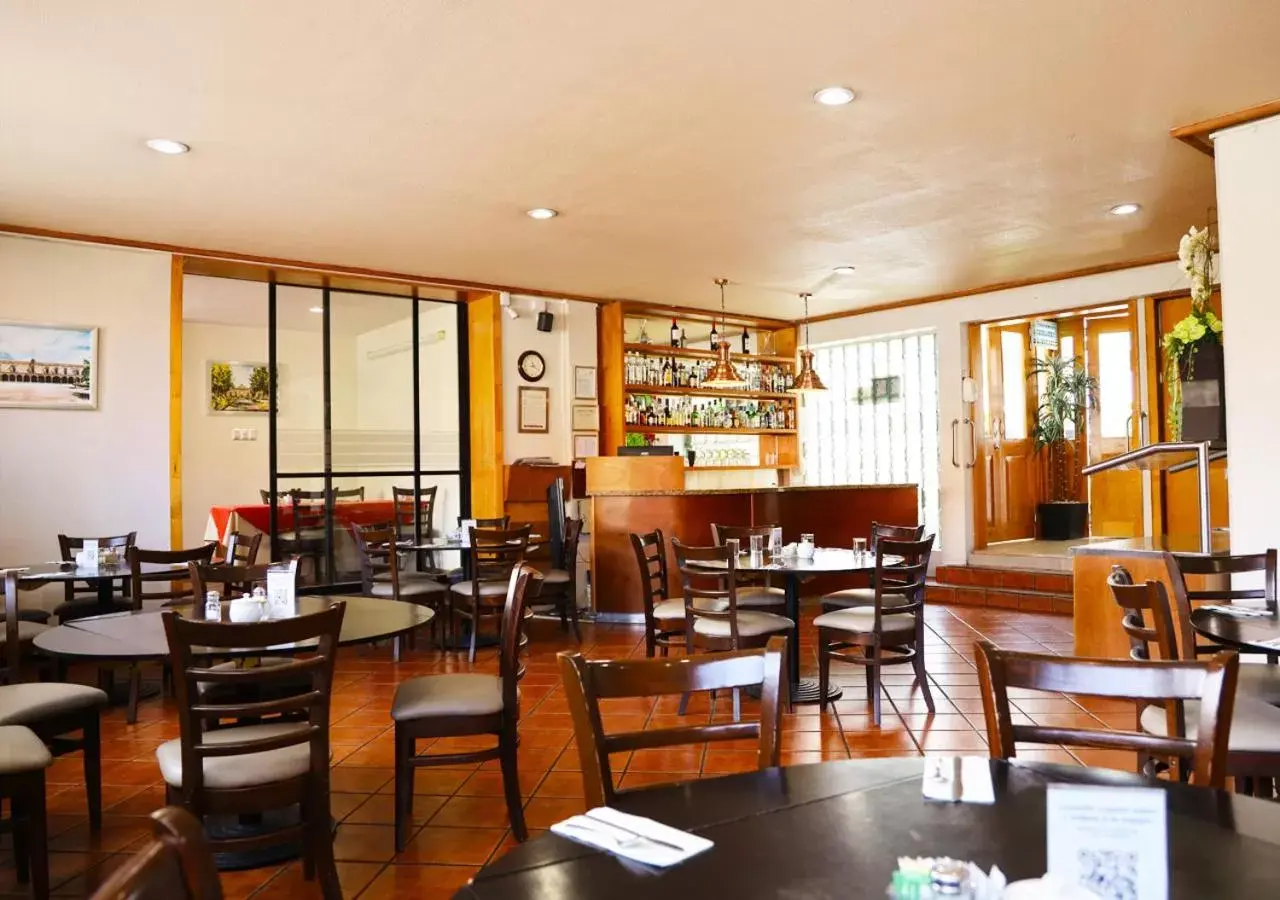 Restaurant/Places to Eat in Best Western Plus Plaza Vizcaya