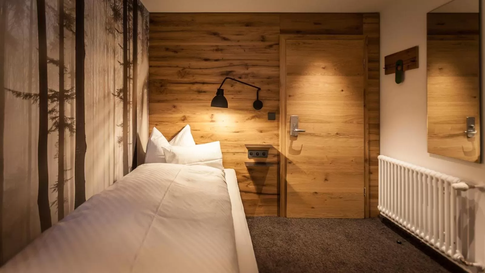 Photo of the whole room, Bed in Bollenhuthotel Kirnbacher Hof