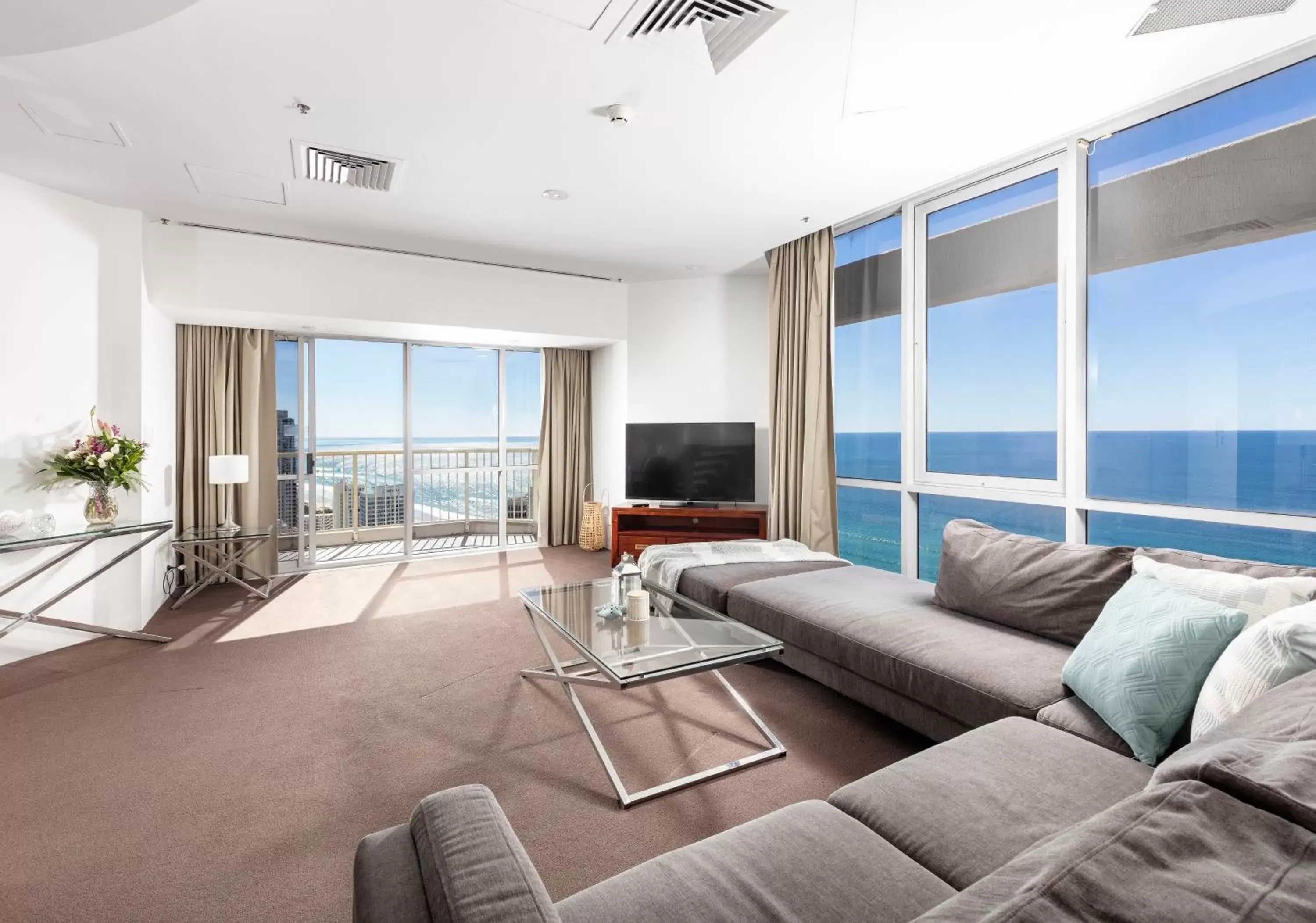 Living room, Sea View in Novotel Surfers Paradise