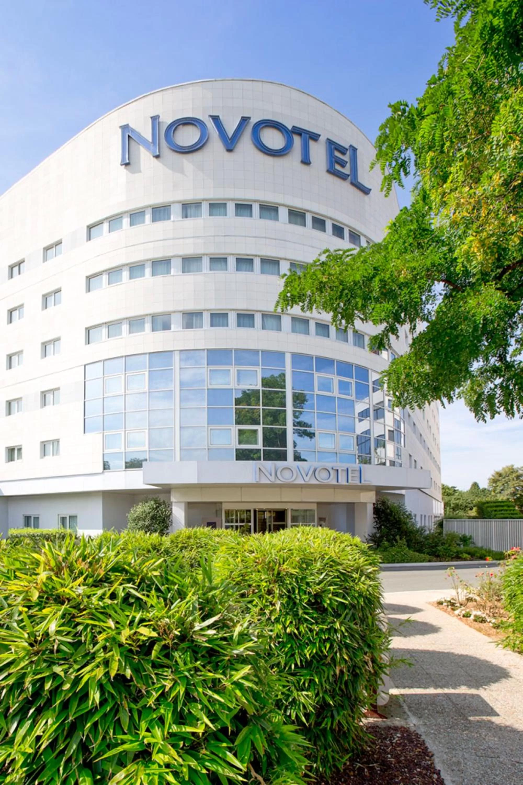 Facade/entrance in Novotel Paris Orly Rungis Aéroport