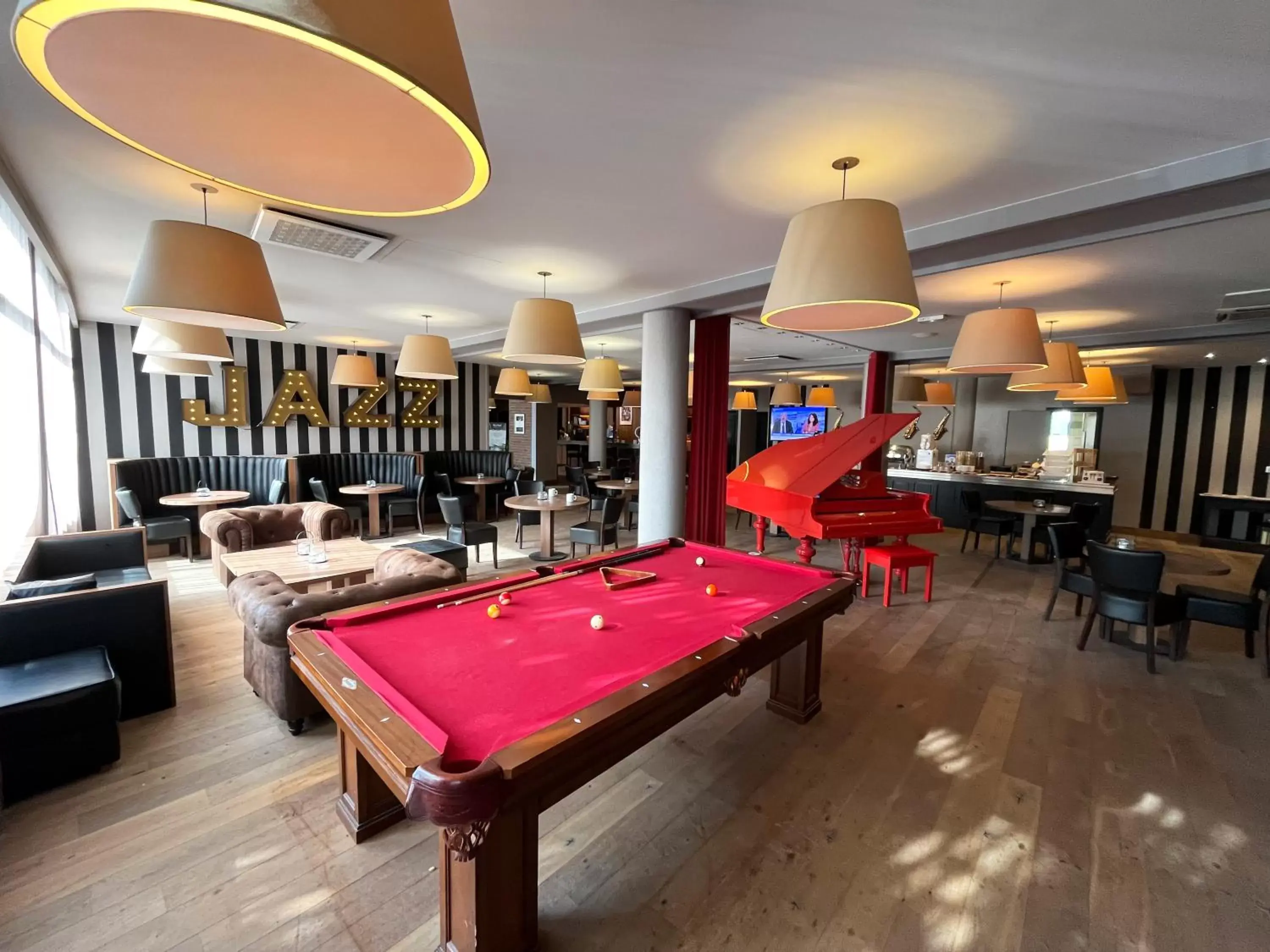 Communal lounge/ TV room, Billiards in Kyriad - Créteil - Bonneuil-sur-Marne