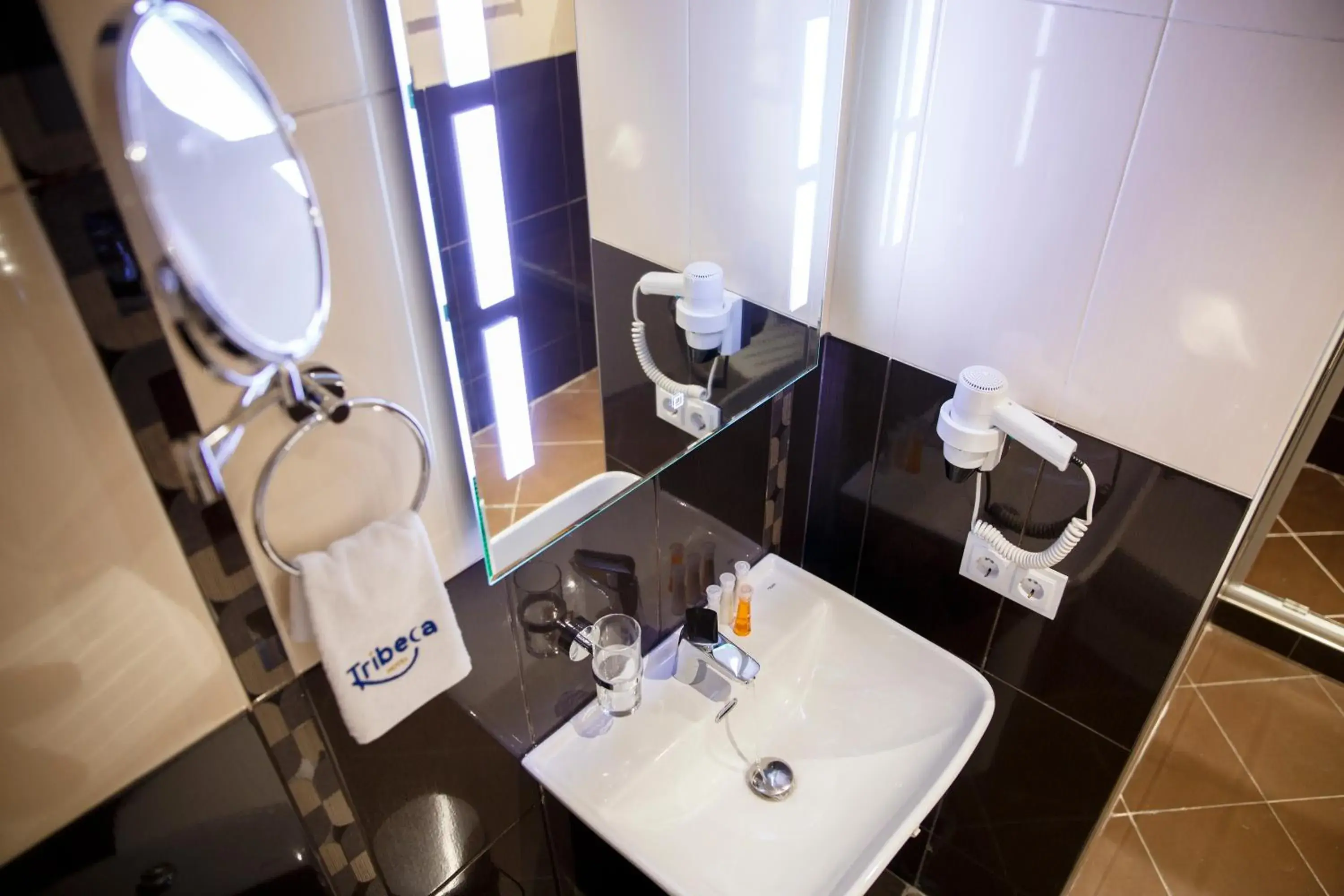 Shower, Bathroom in Tribeca Hotel