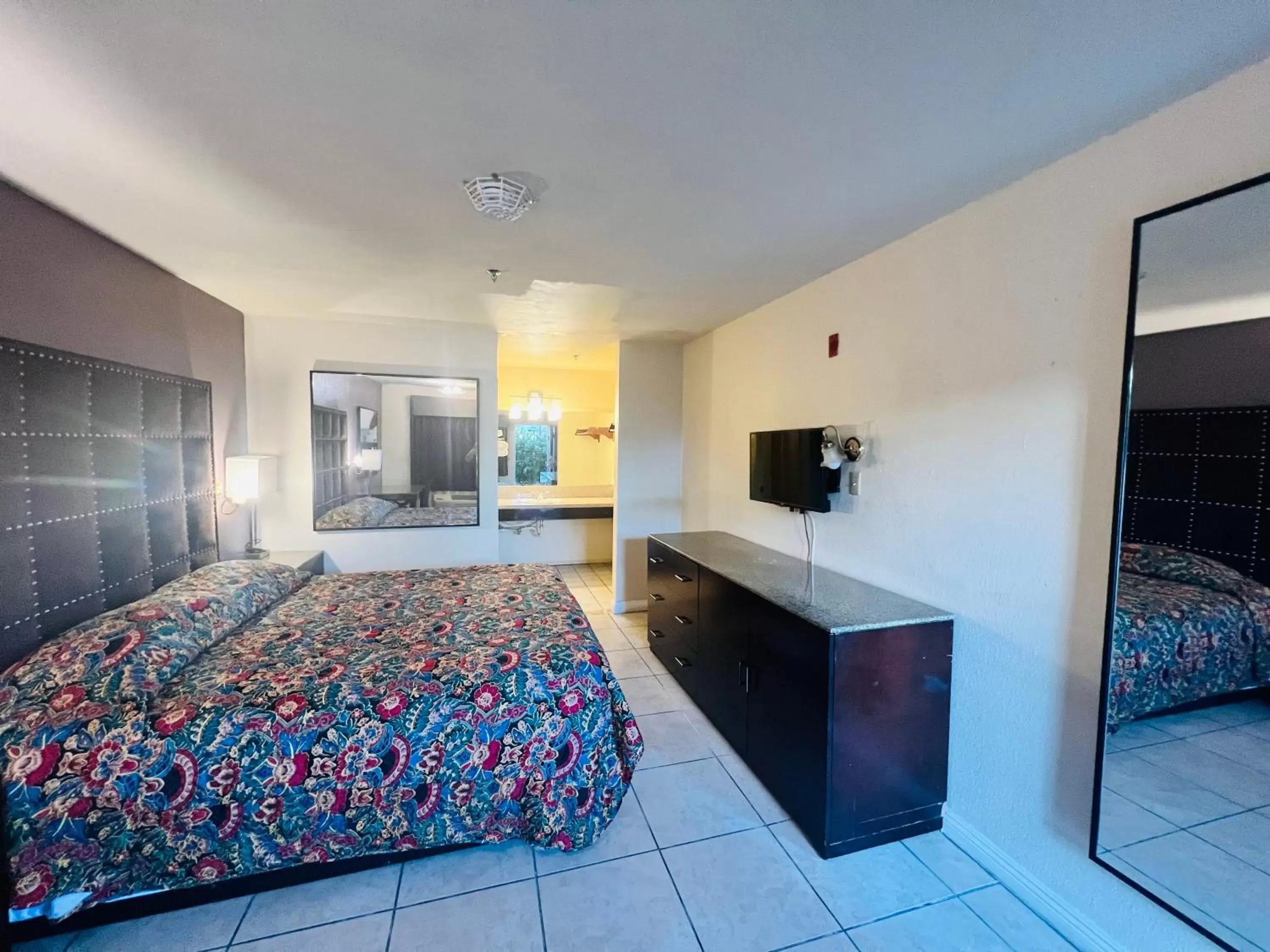 Bed in Casa Blanca Express & Suites - Cypress, Buena Park Bed in Casa Blanca Express & Suites - Cypress, Buena Park