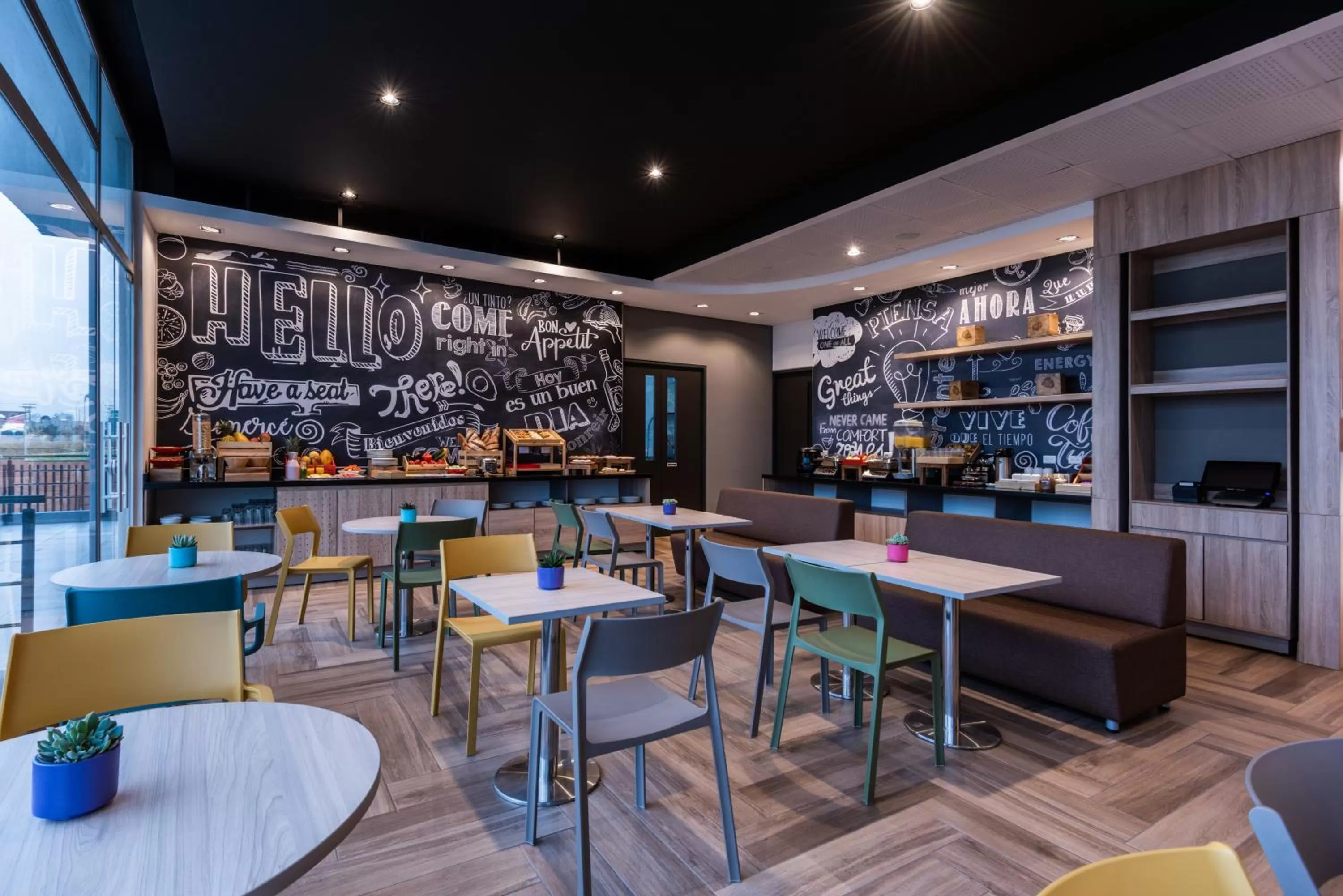 Restaurant/places to eat in ibis Chia