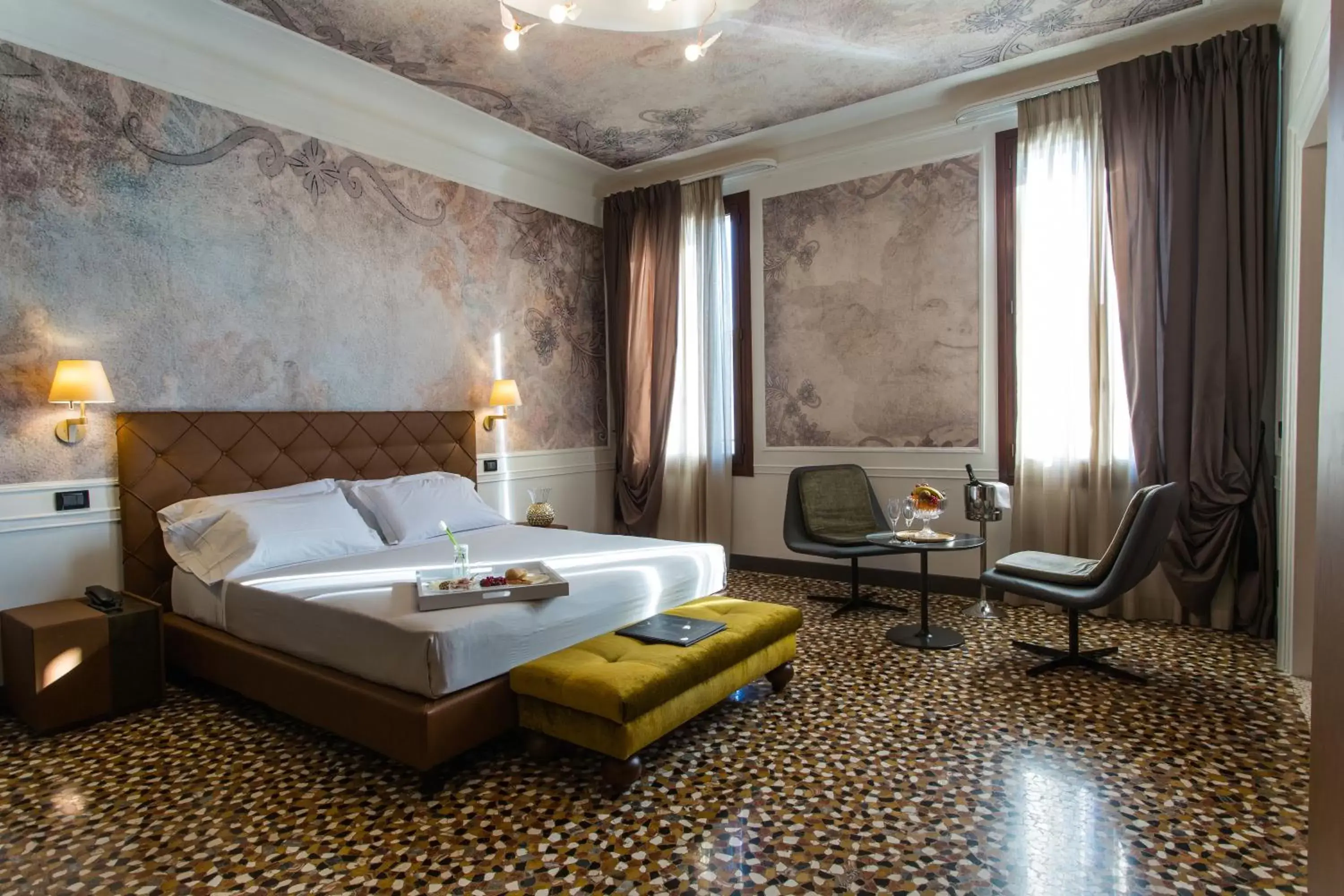 Photo of the whole room, Bed in Riva del Vin BOUTIQUE HOTEL