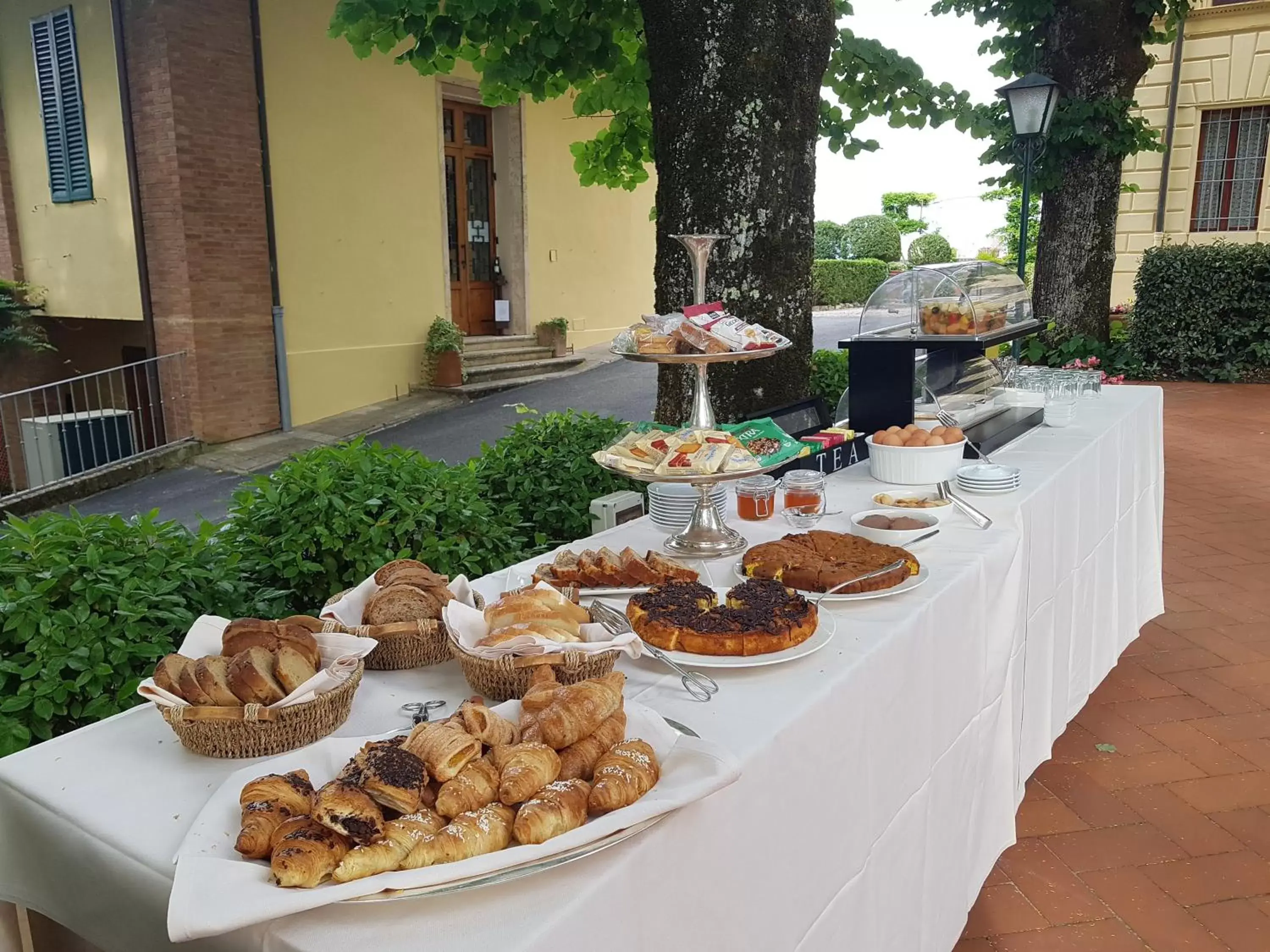 Breakfast in Villa Scacciapensieri Boutique Hotel