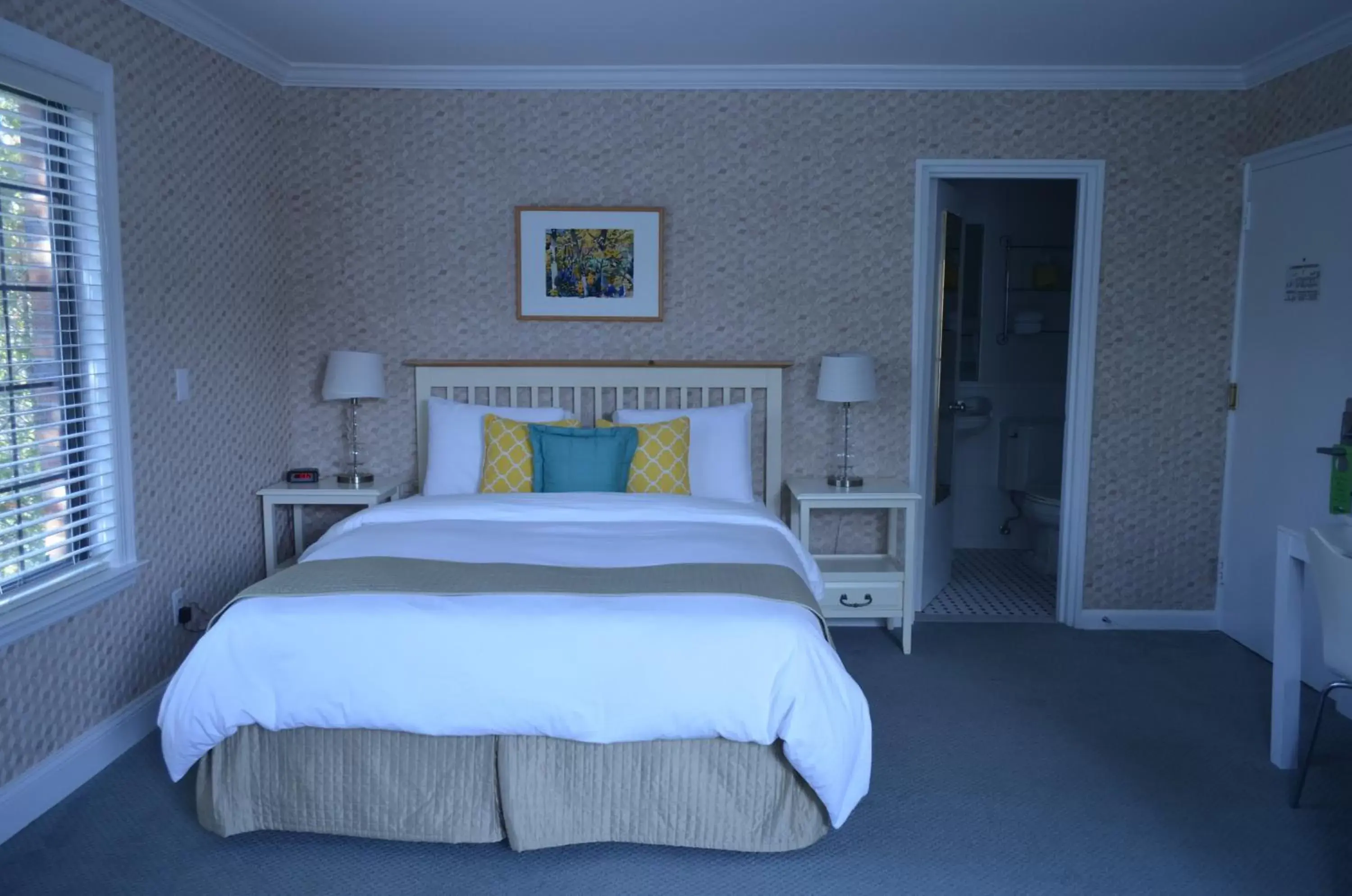 Bed in Southampton Inn