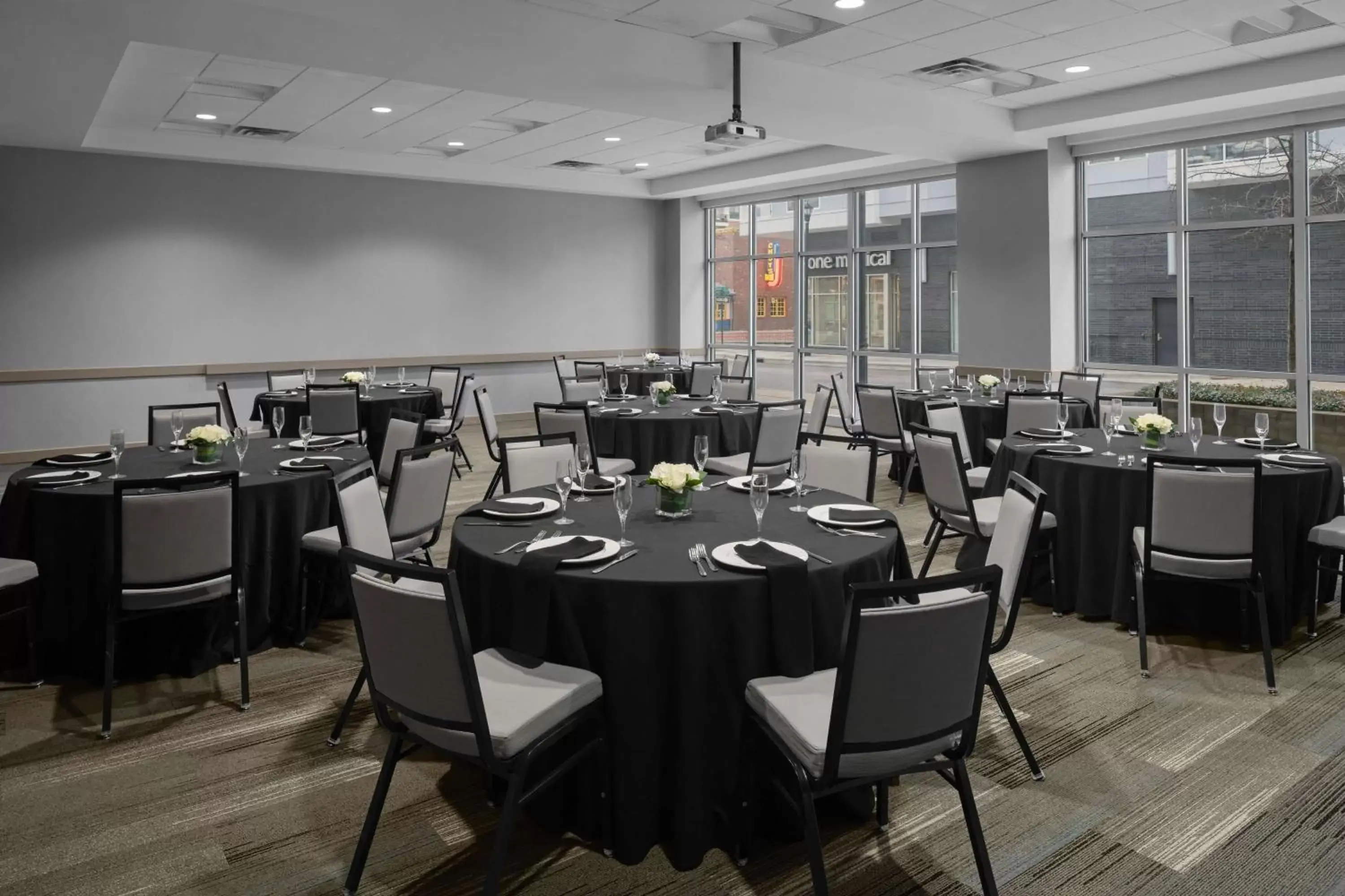 Meeting/conference room, Restaurant/Places to Eat in Hyatt House Raleigh North Hills