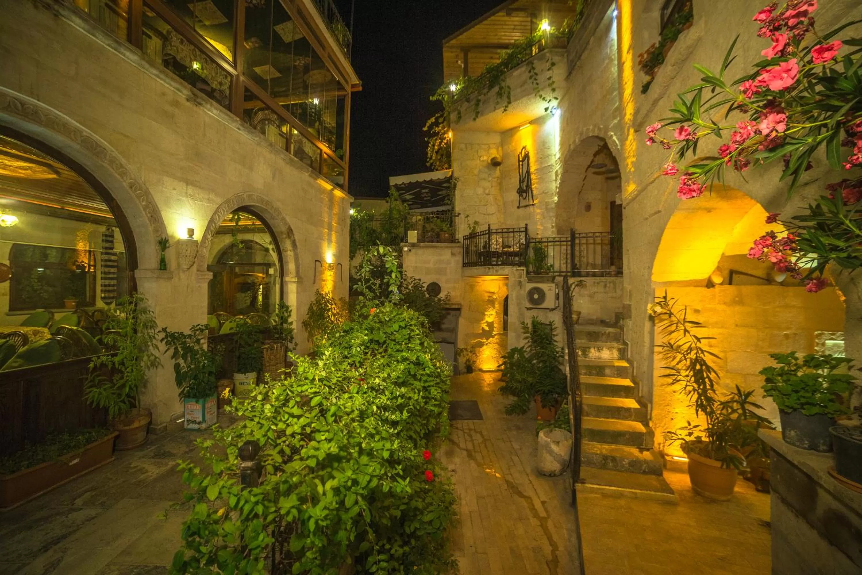 Garden in Hidden Cave Hotel