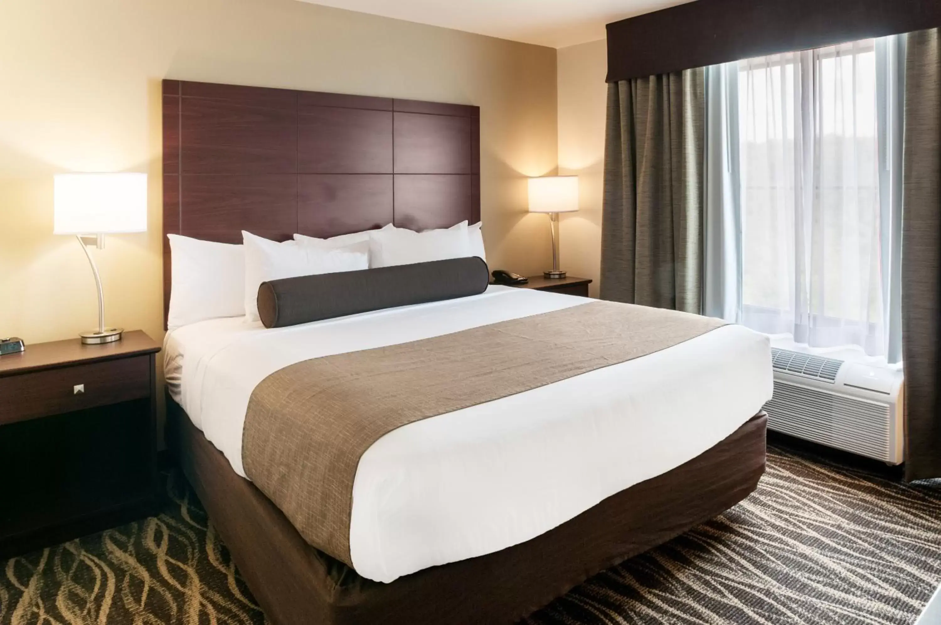 Bed in Cobblestone Hotel & Suites Appleton International Airport