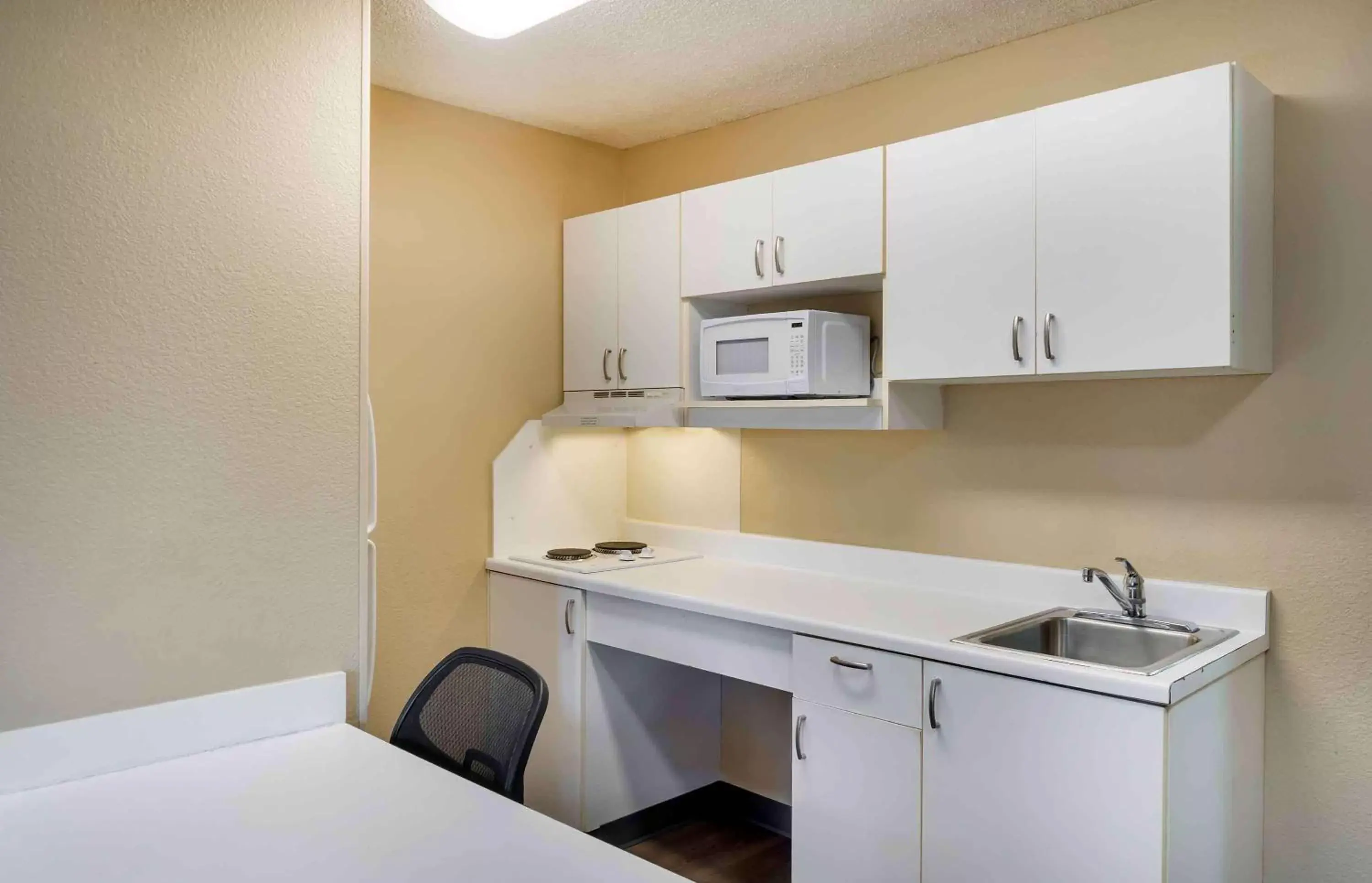 Bedroom, Kitchen/Kitchenette in Extended Stay America Suites - Seattle - Everett - North