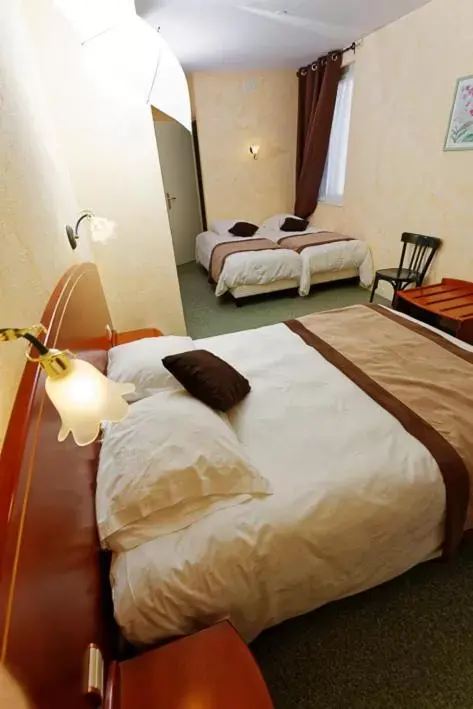 Shower, Bed in LOGIS Hôtel Bel Horizon