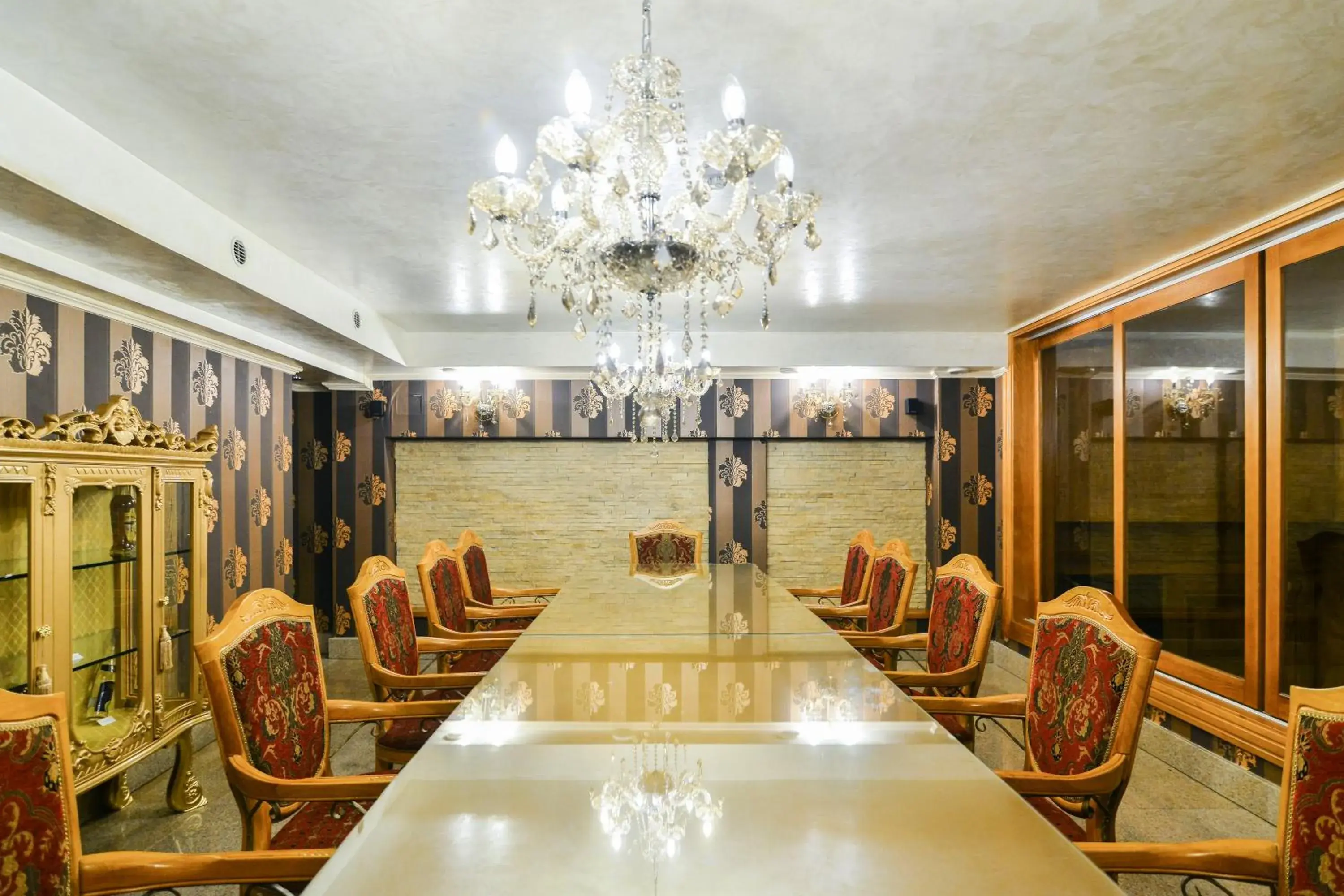 Restaurant/Places to Eat in Premier Prezident Garni Hotel and Spa