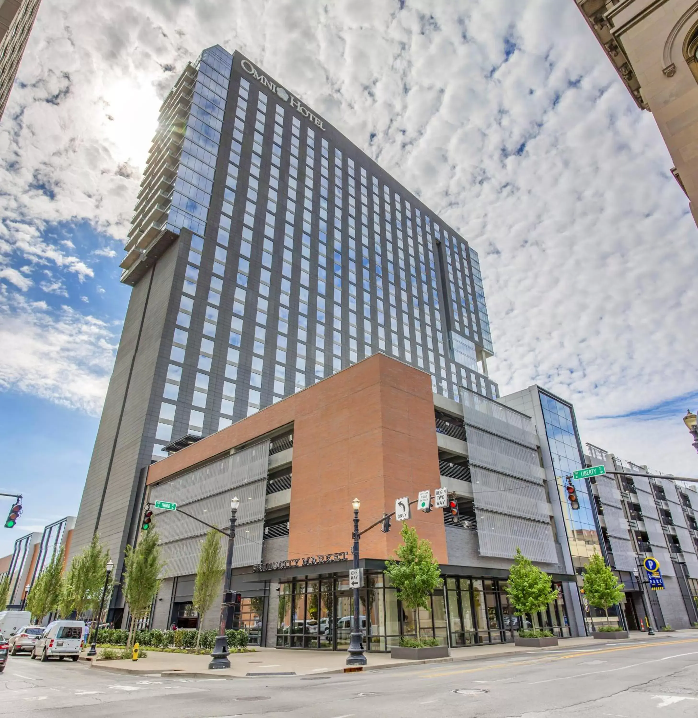 Property Building in Omni Louisville Hotel