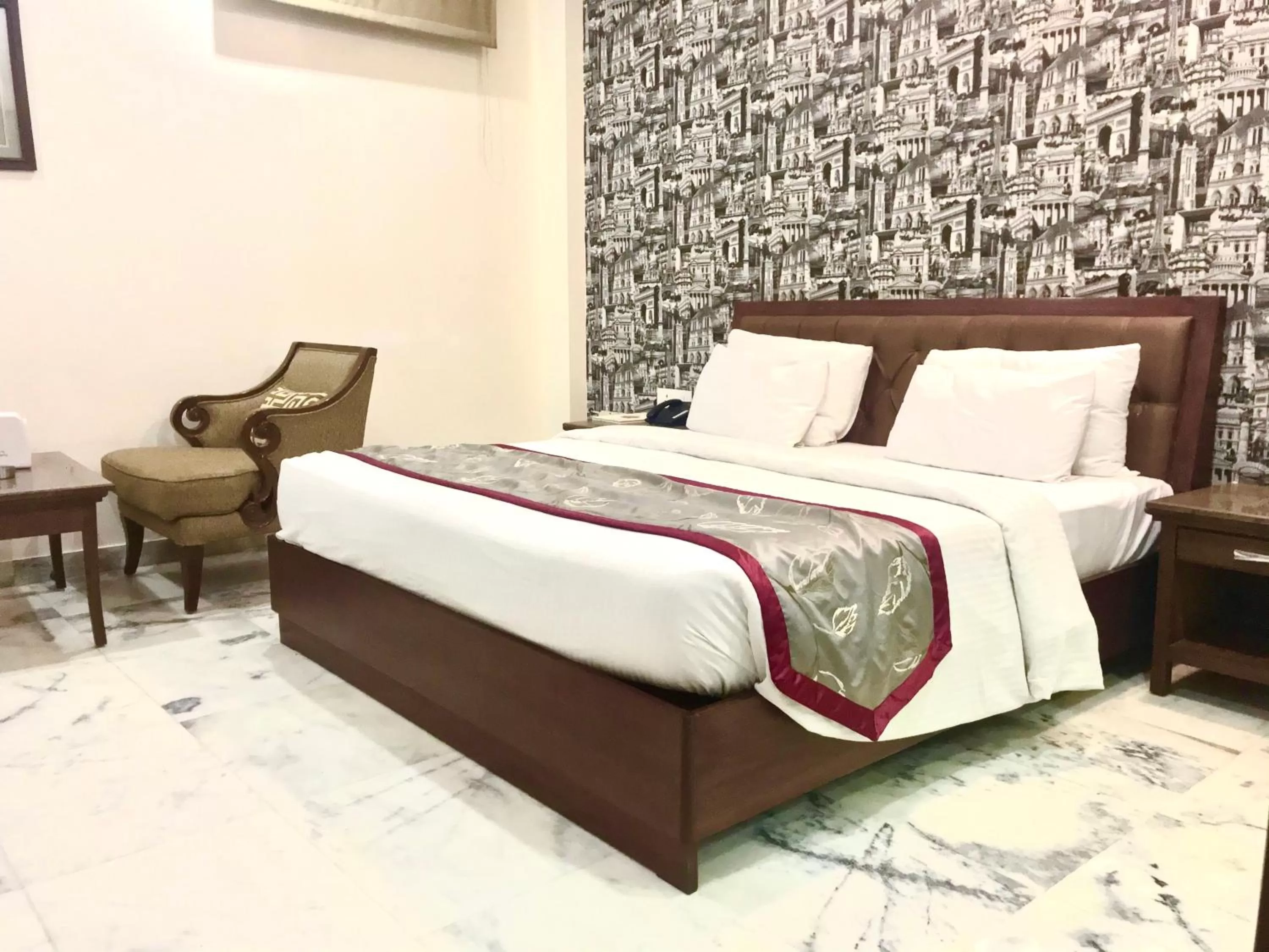 Bed in Hotel Leela Grande