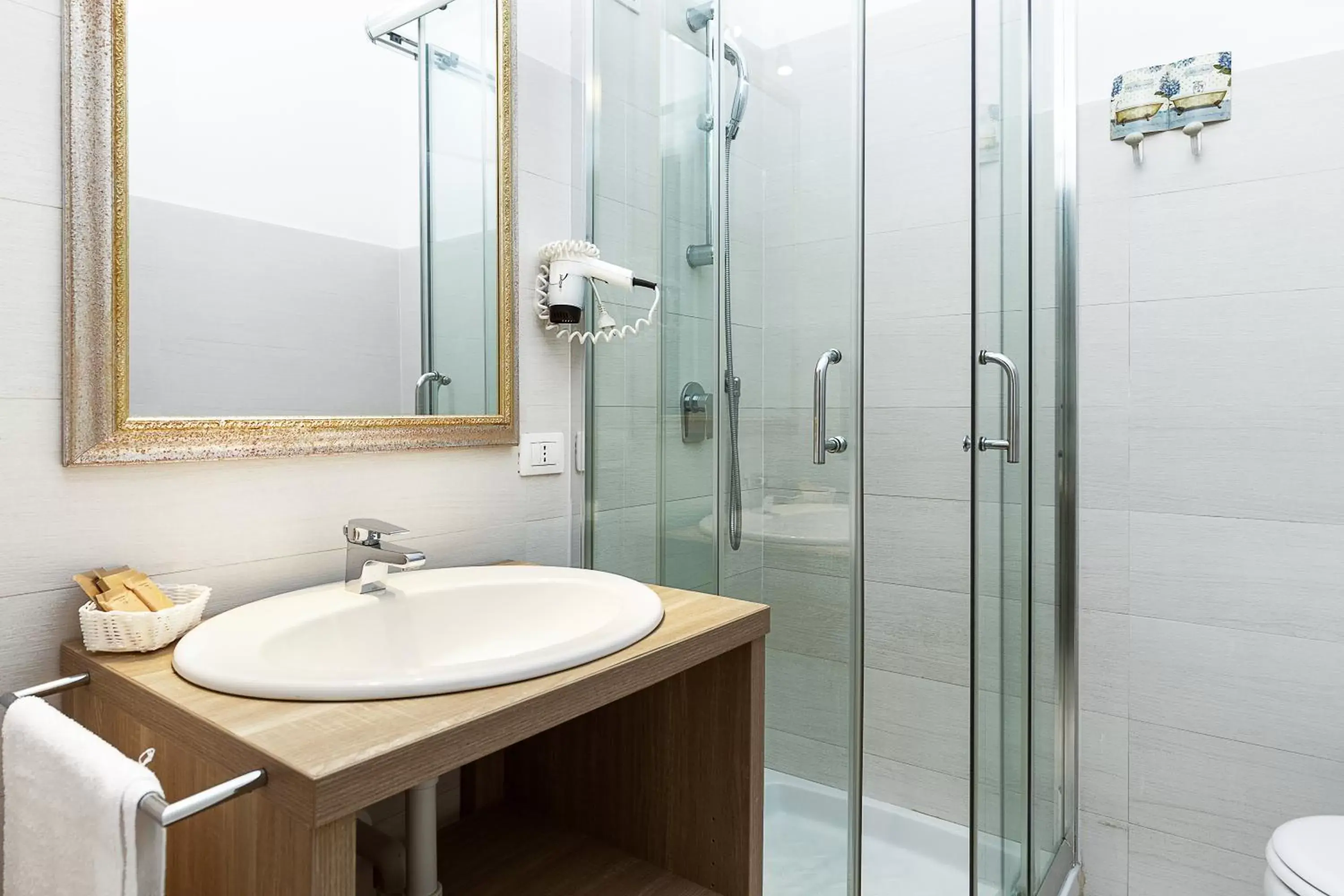 Shower, Bathroom in Le Residenze del Centro