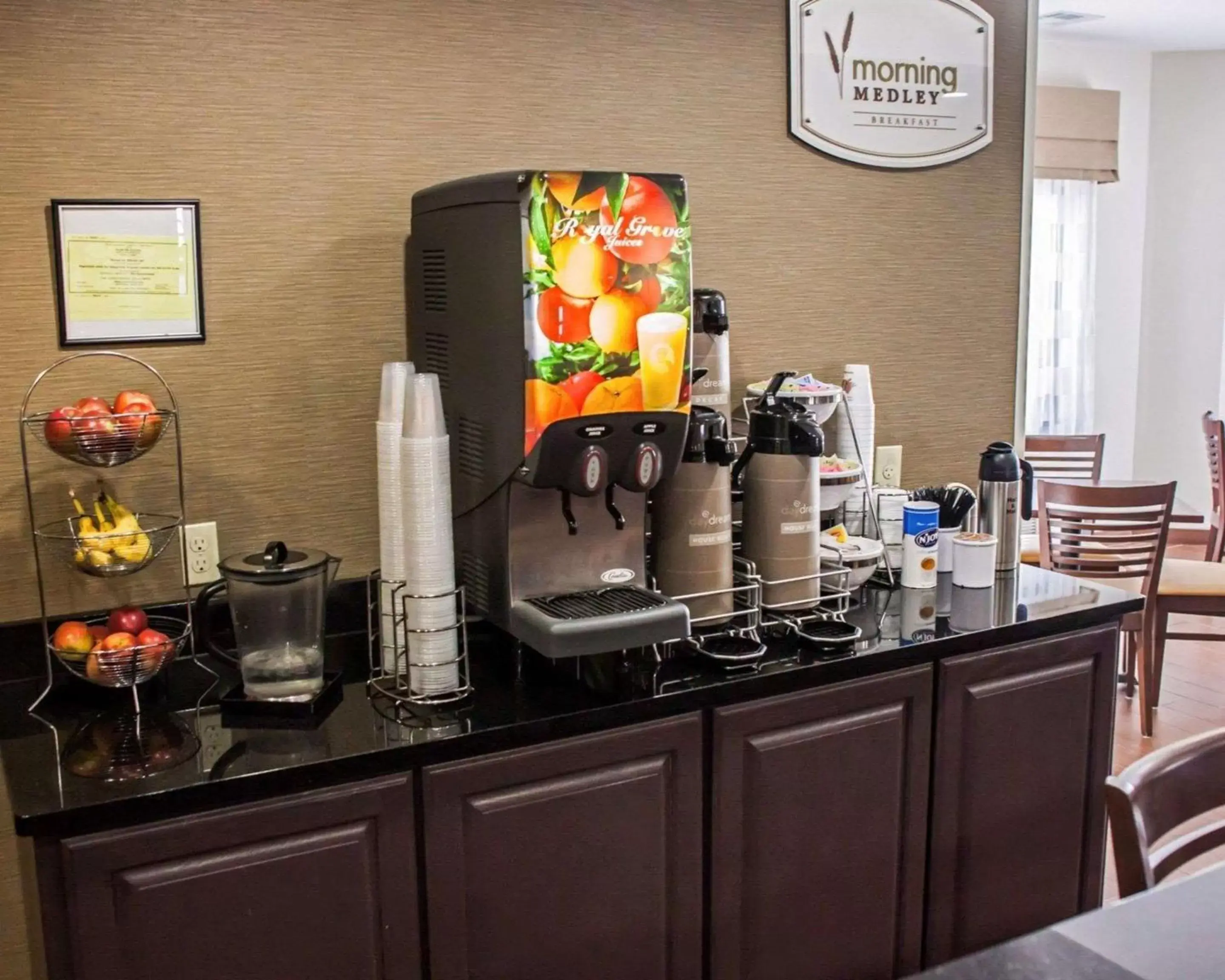 Restaurant/places to eat, Kitchen/Kitchenette in Sleep Inn & Suites Topeka West I-70 Wanamaker