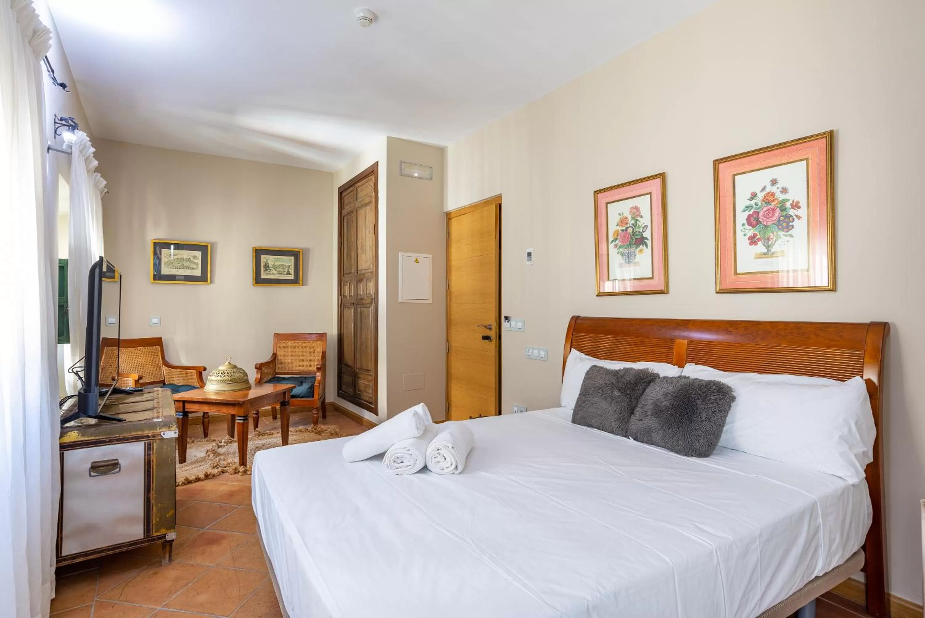 Photo of the whole room, Bed in Hotel Albaicín