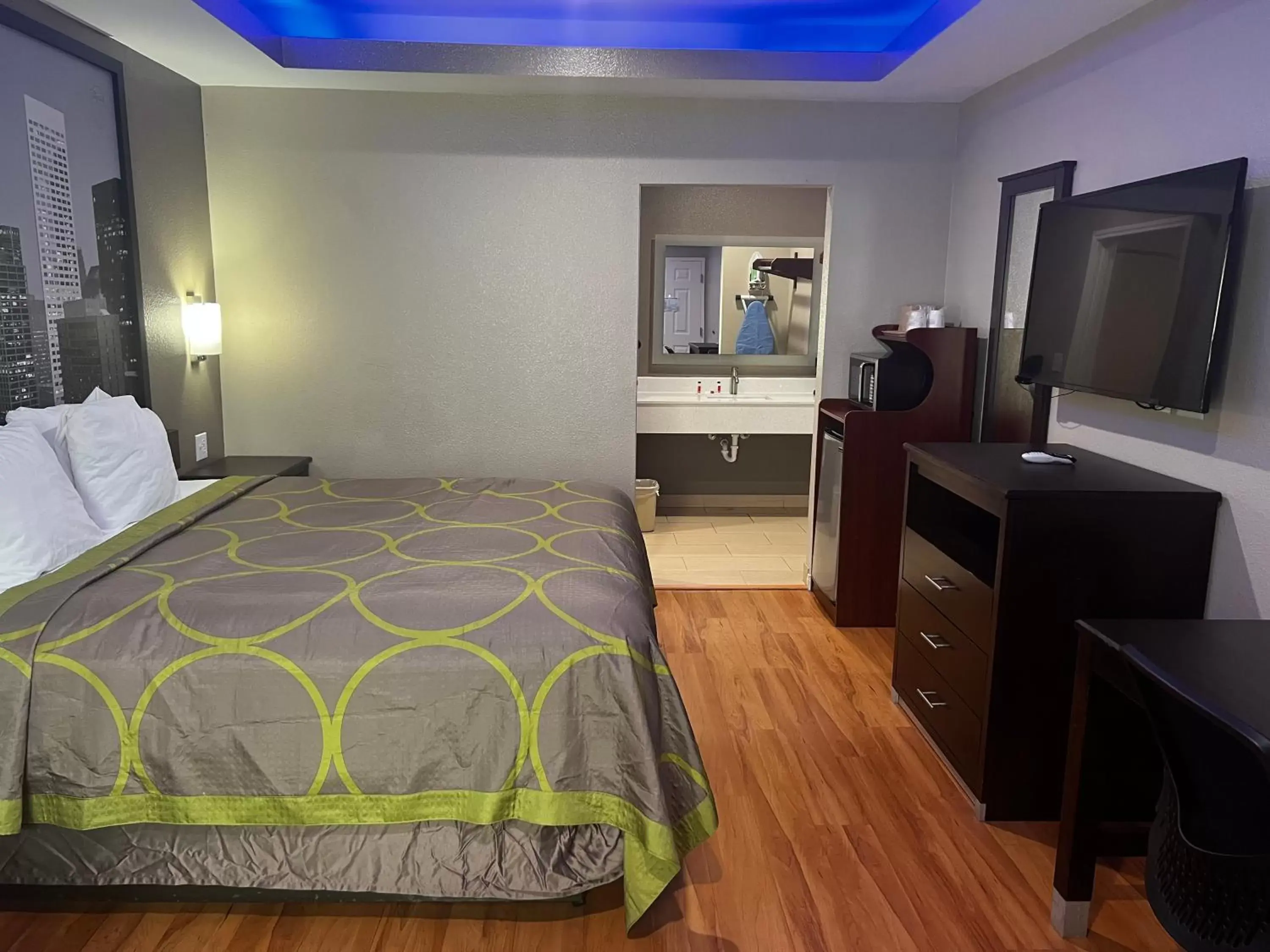 Bedroom, Bed in Super 8 by Wyndham Houston Northwest Cypress