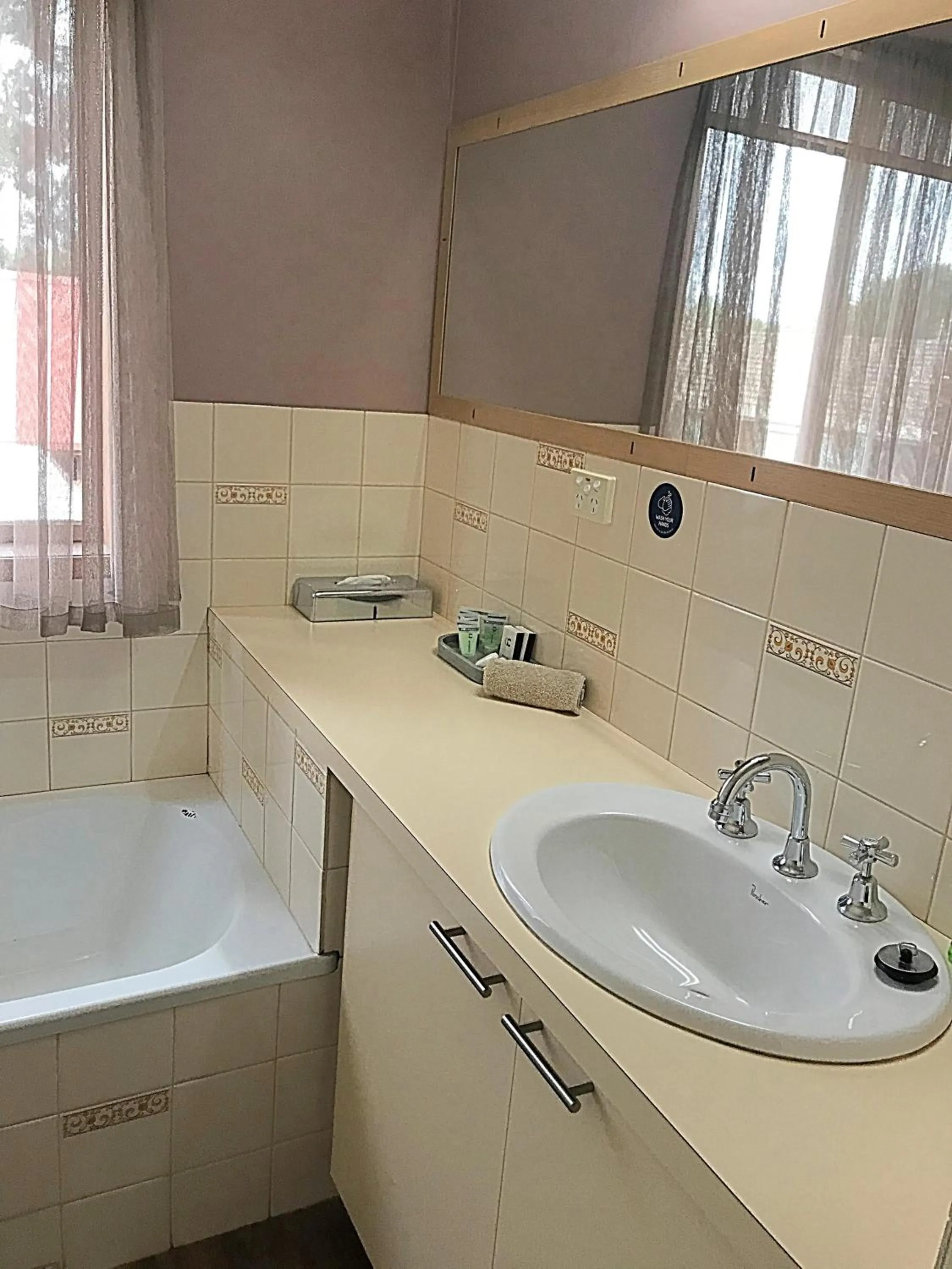 Bathroom in AAt 28 Goldsmith Motel