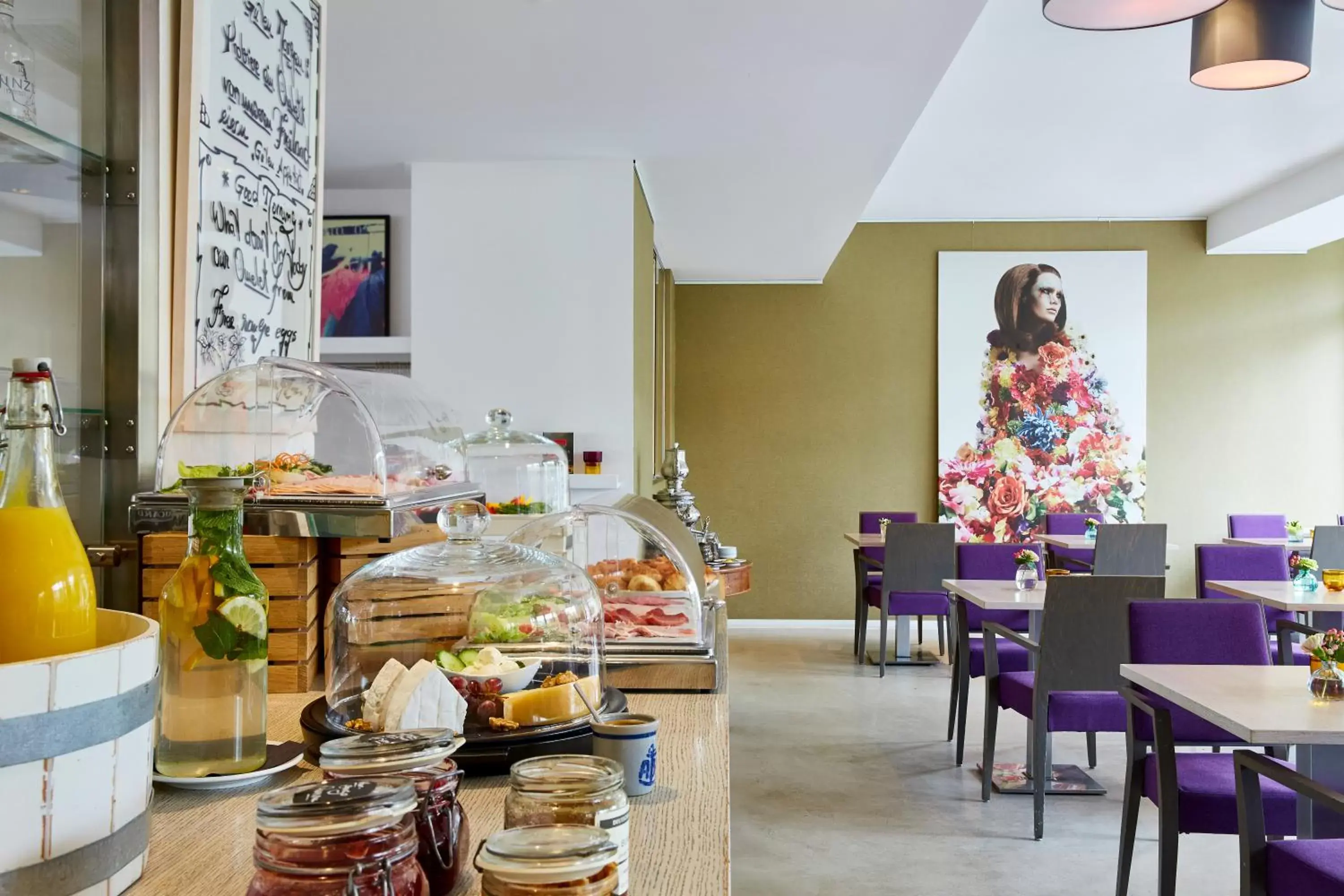 Food, Restaurant/Places to Eat in Hotel Indigo - Dusseldorf - Victoriaplatz, an IHG Hotel