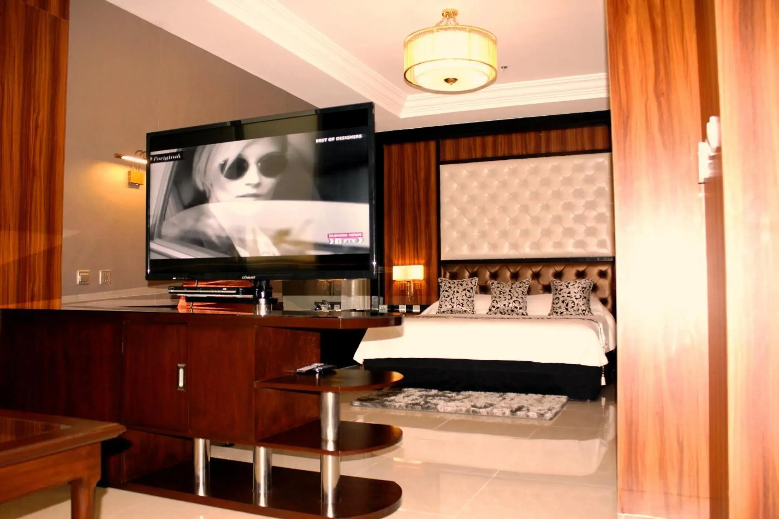 TV and multimedia, Bed in Central Park Tower Resort TV and multimedia, Bed in Central Park Tower Resort