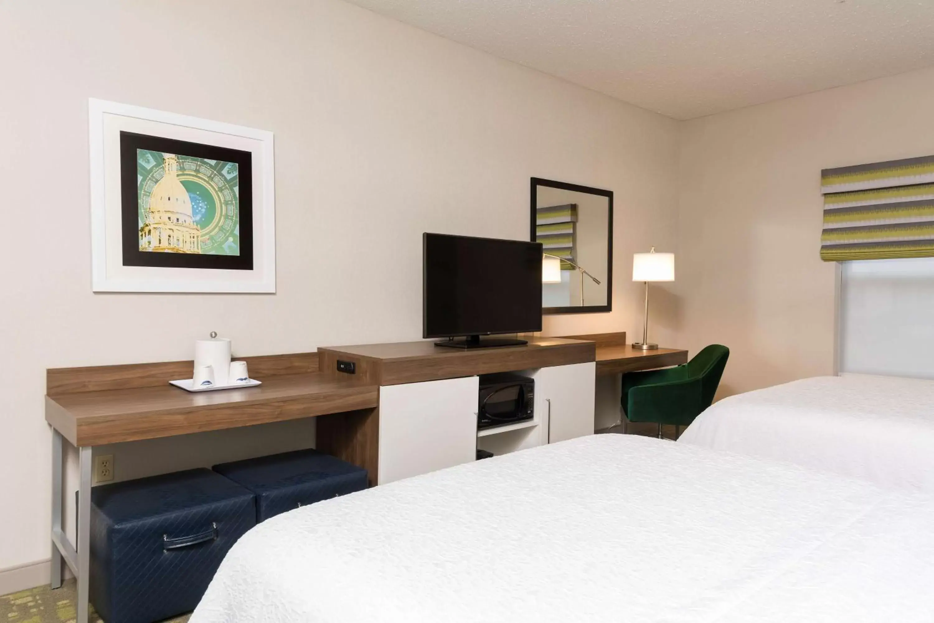 Bedroom, Bed in Hampton Inn & Suites East Lansing