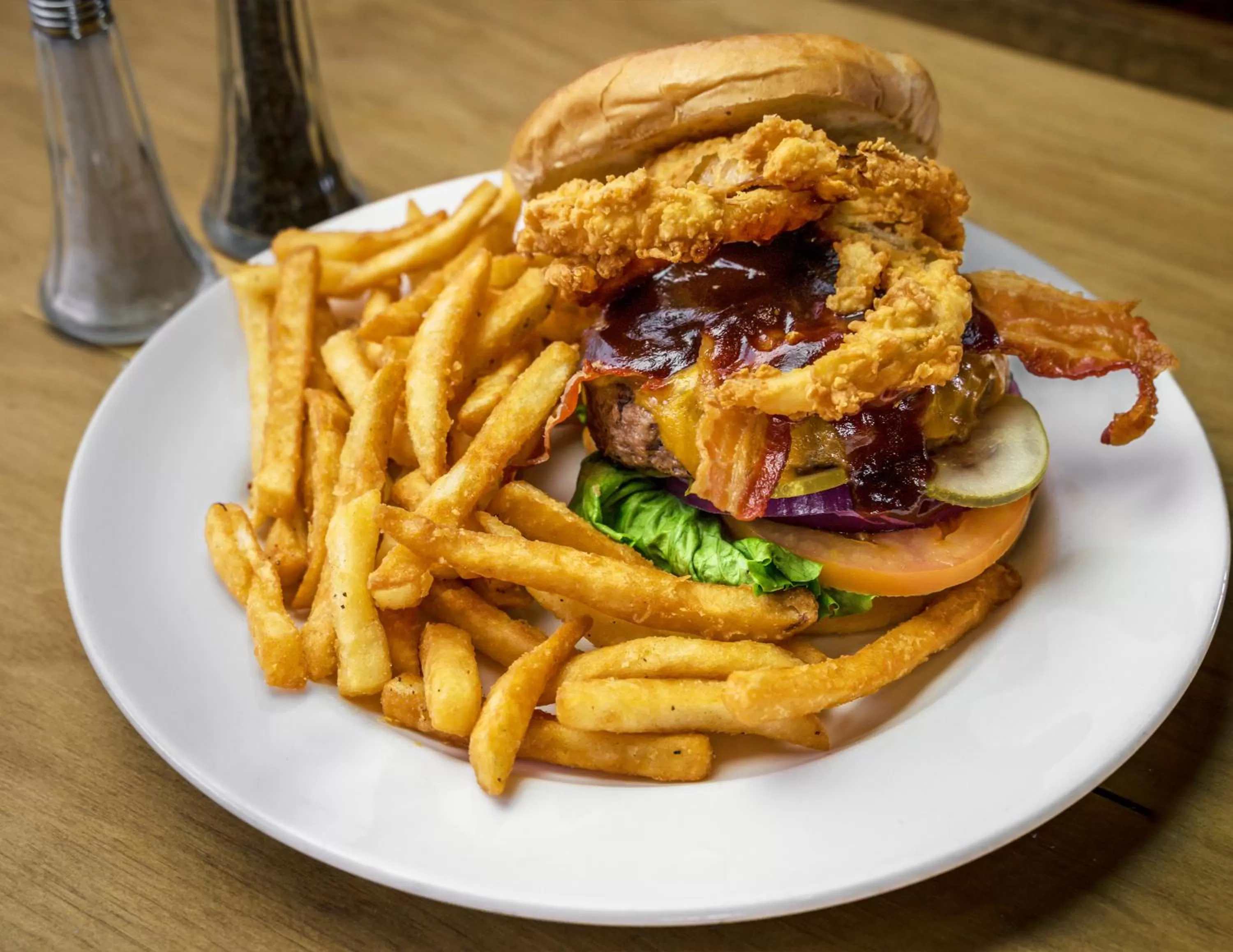 Restaurant/places to eat in Thousand Hills Resort Hotel