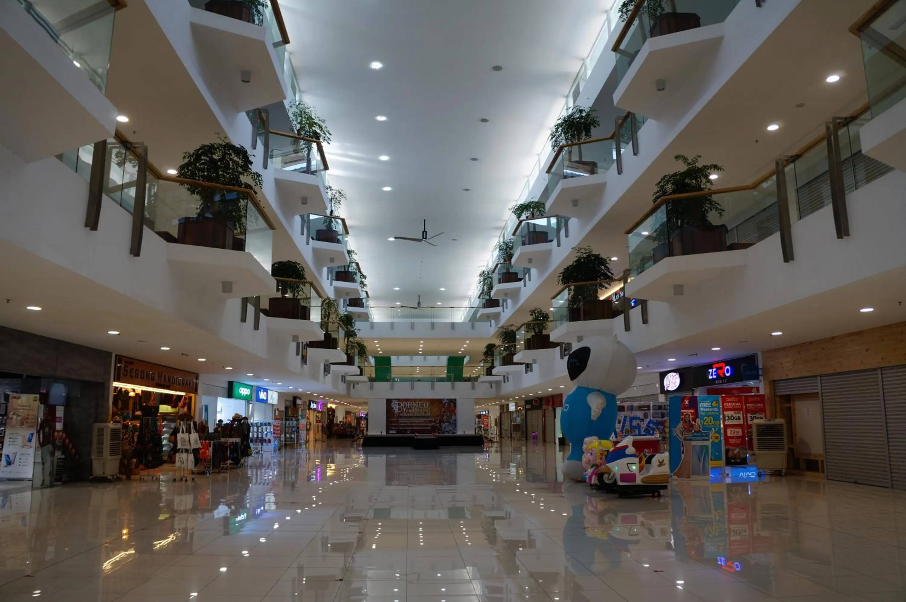 Area and facilities in Greens Hotel & Suites