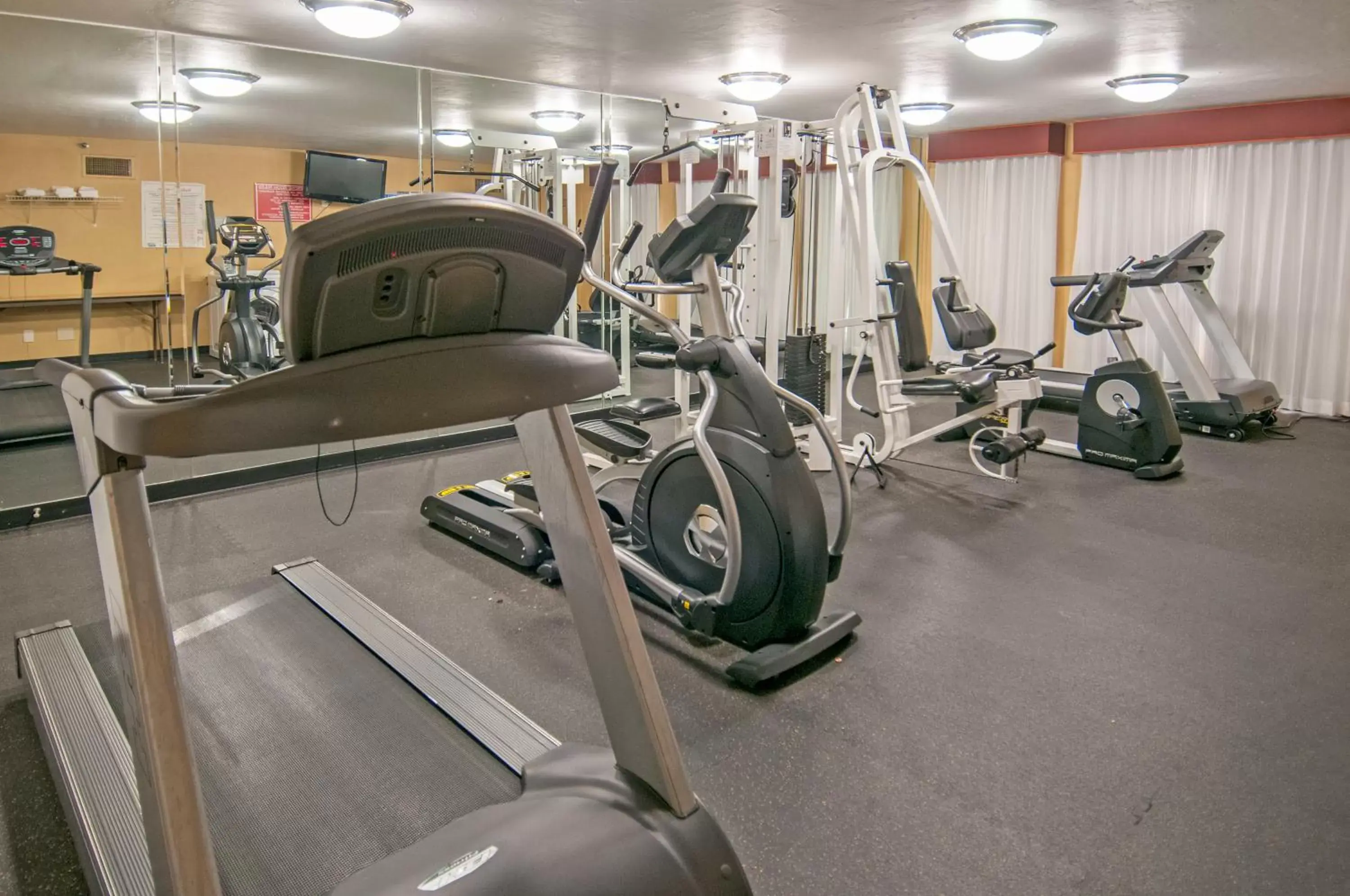 Fitness centre/facilities, Fitness Center/Facilities in Governors Suites Hotel Oklahoma City Airport Area