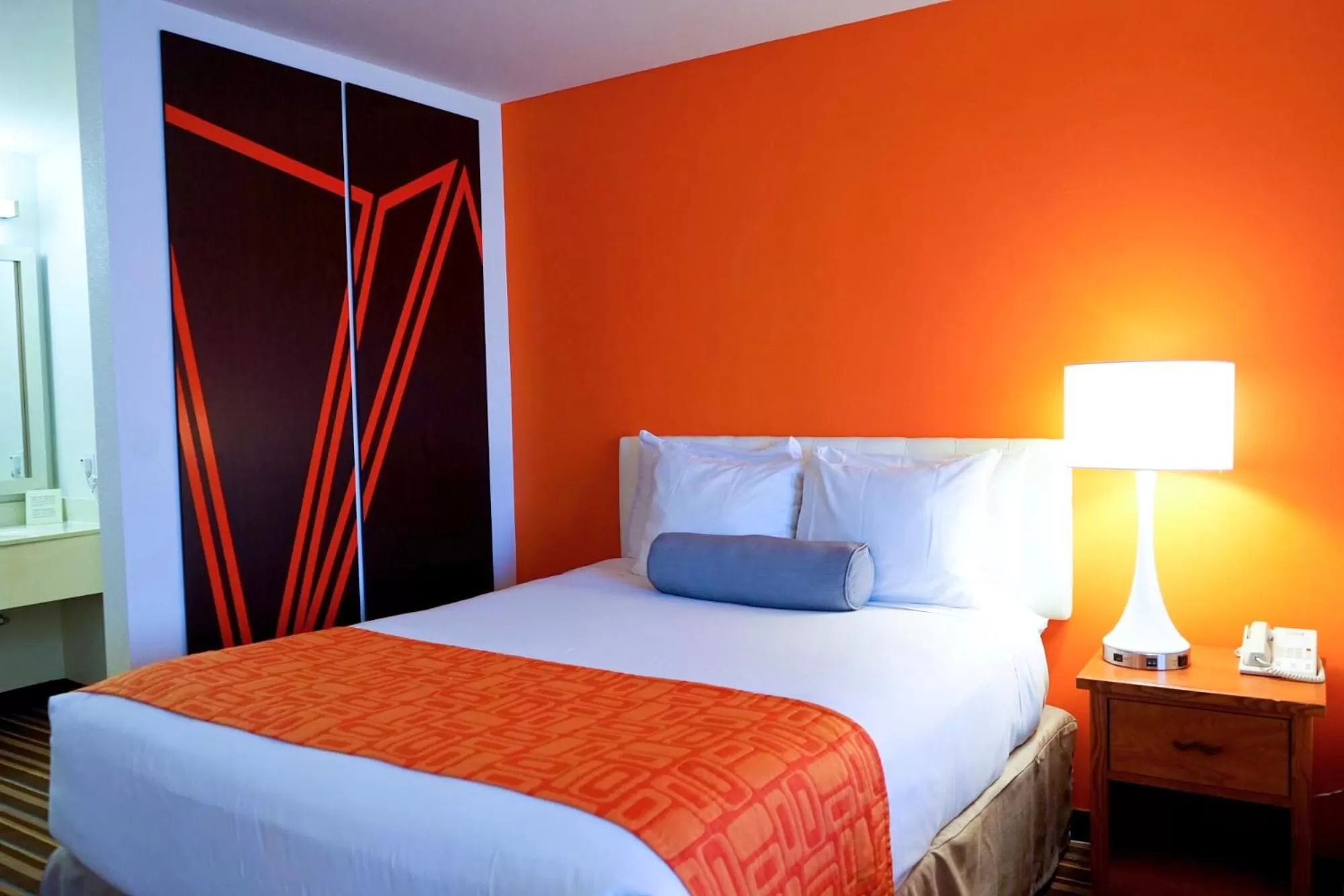 Bed in Howard Johnson by Wyndham Salinas