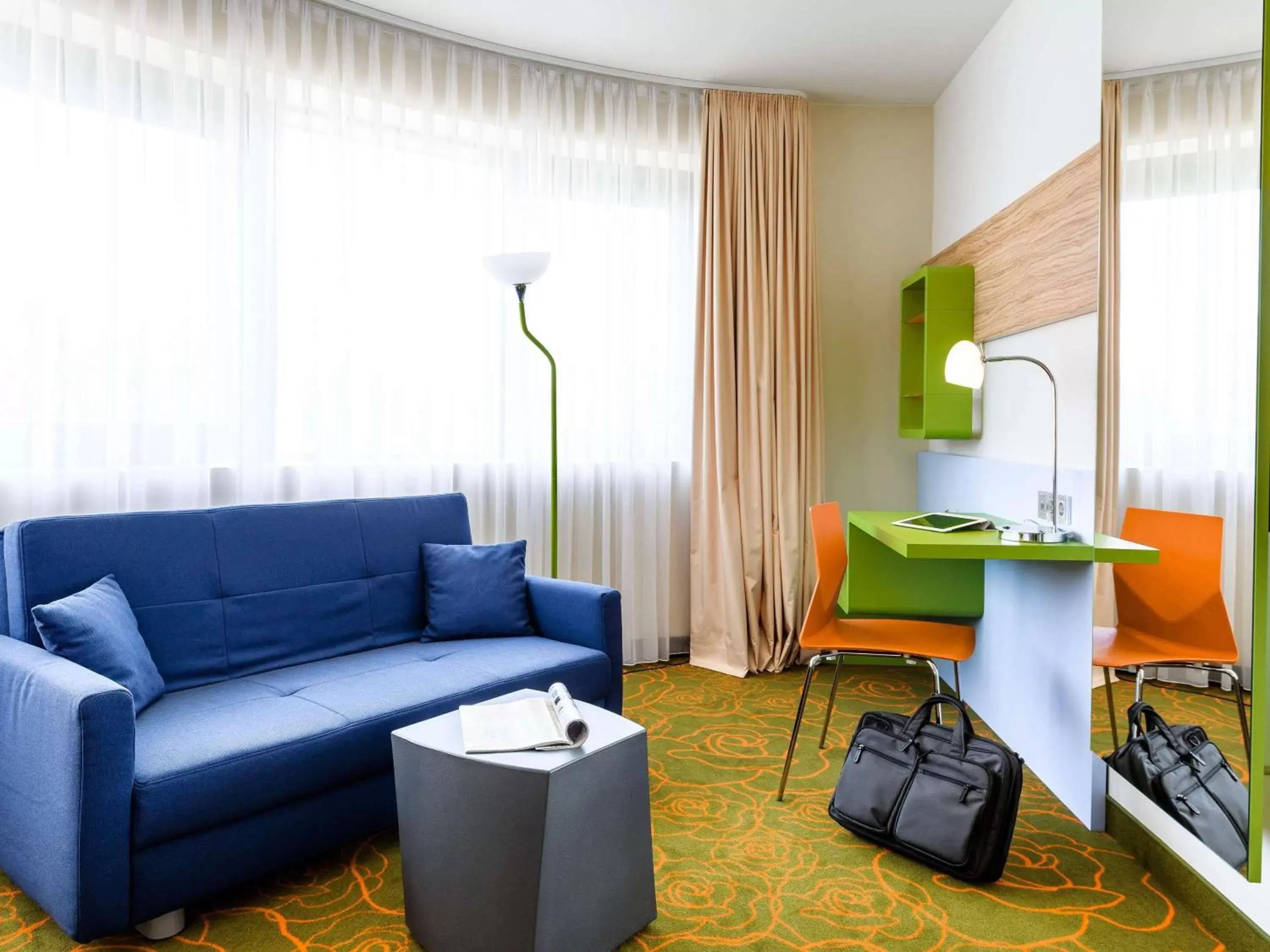 Photo of the whole room, Seating Area in Ibis Styles Hildesheim
