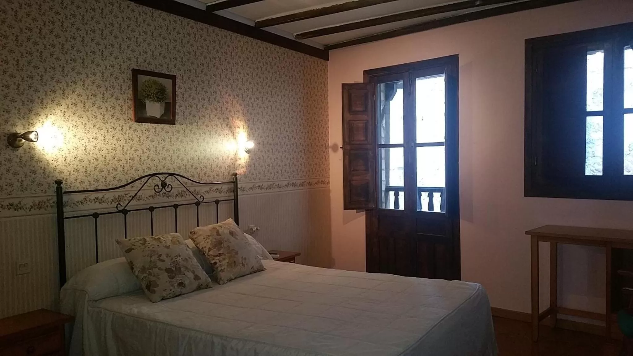 Day, Bed in Hotel Judería Valle del Jerte