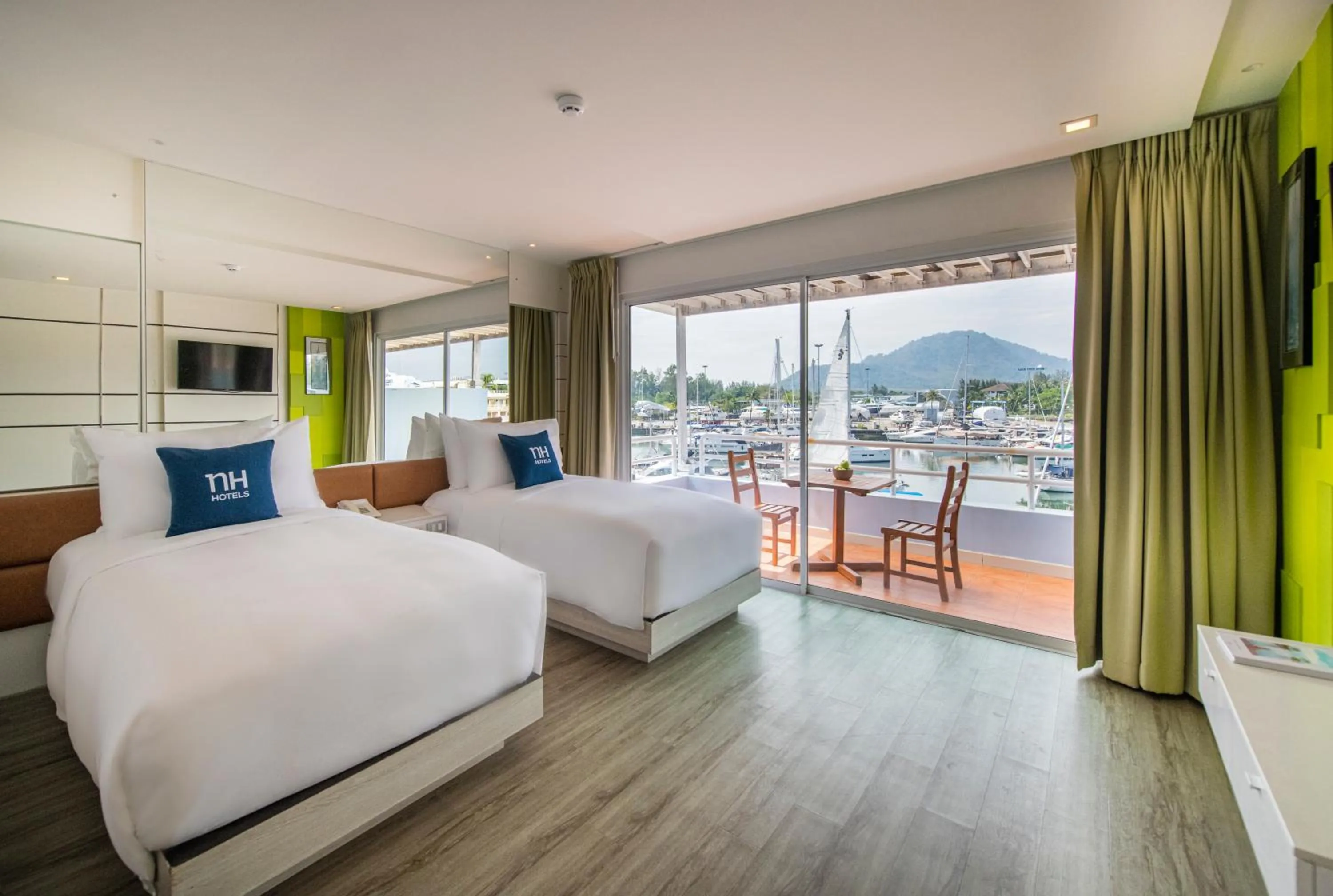 Balcony/Terrace, Bed in NH Boat Lagoon Phuket Resort