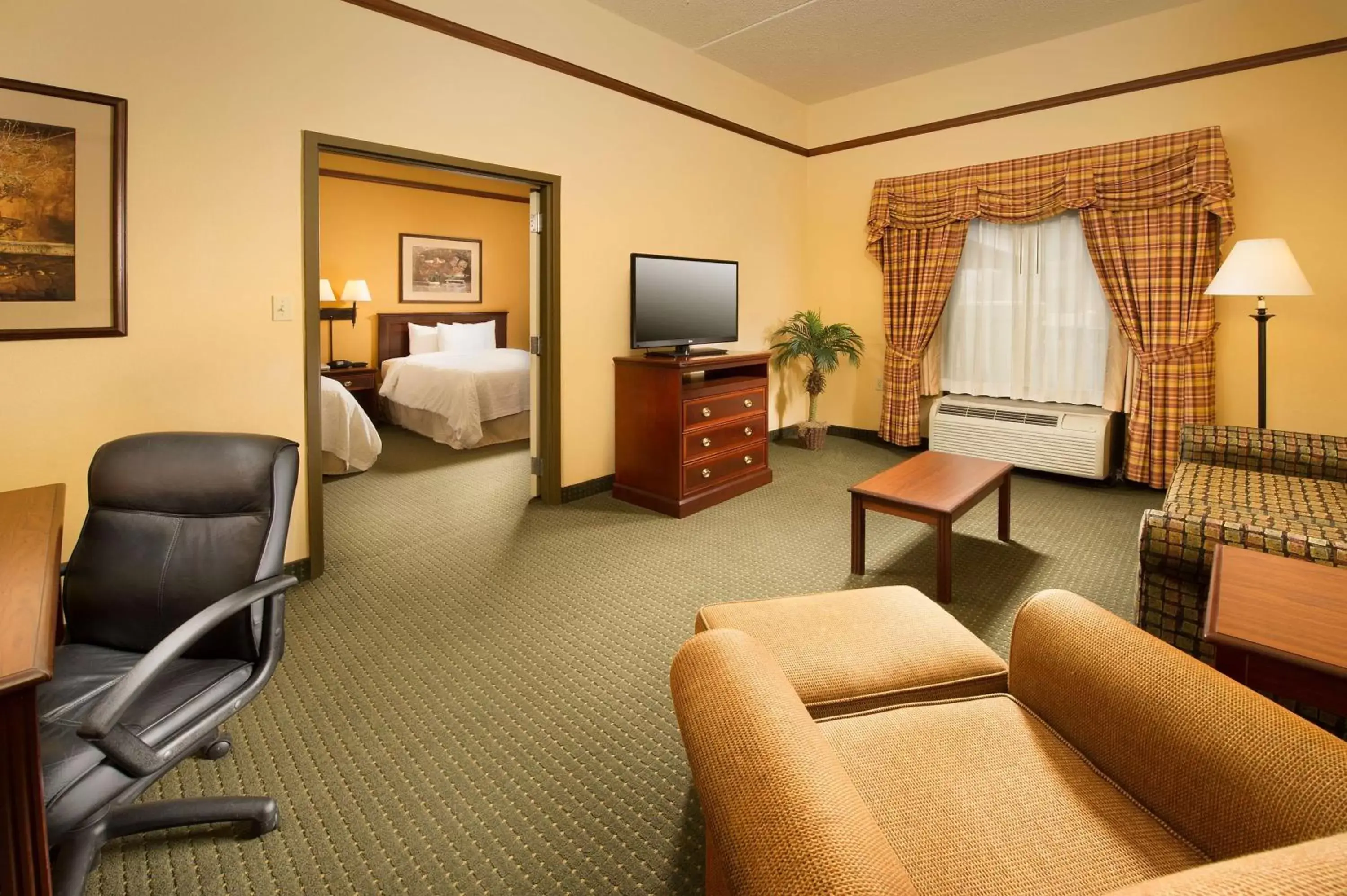 Bed in Hampton Inn & Suites Stillwater Bed in Hampton Inn & Suites Stillwater