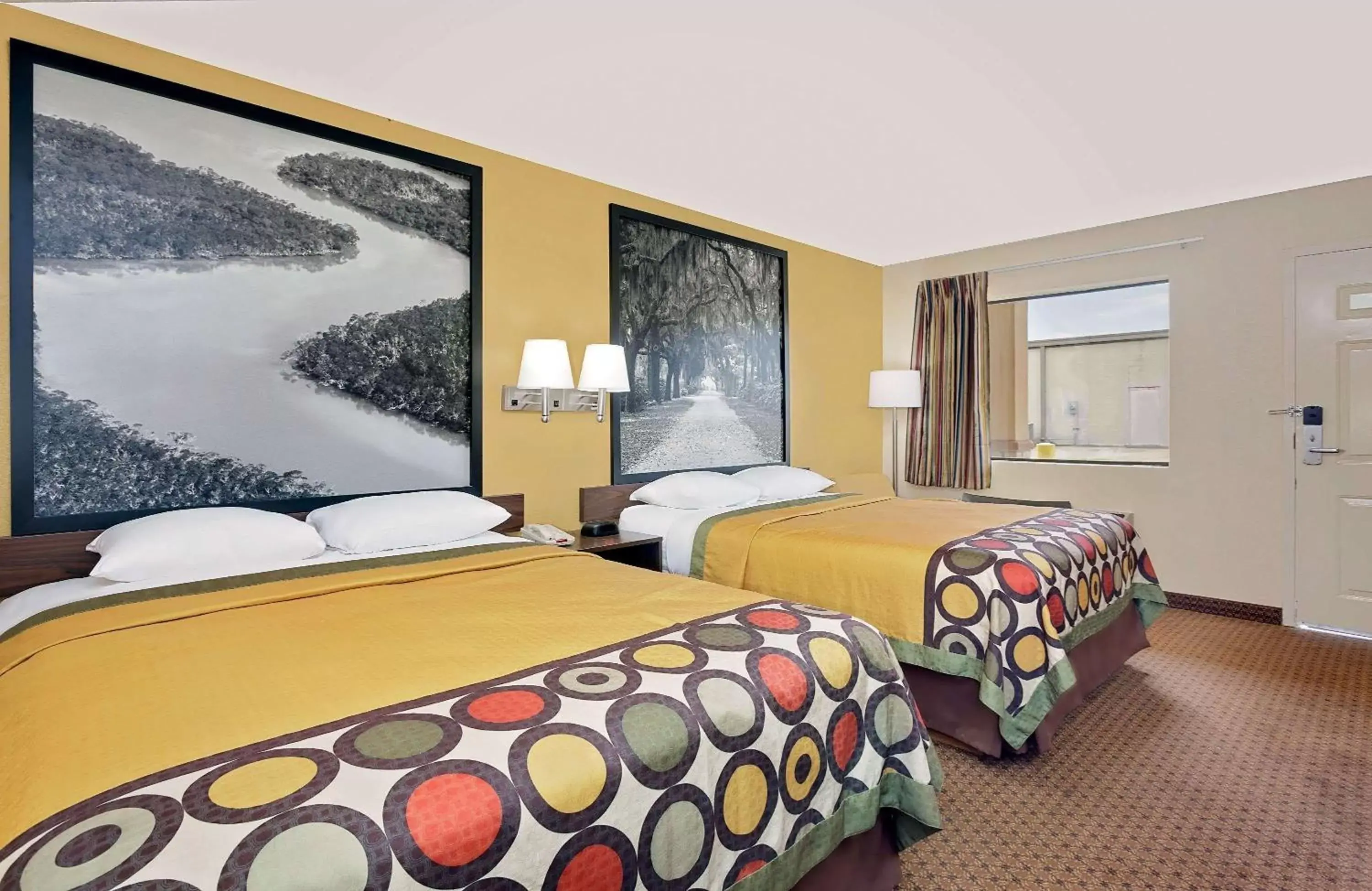 Photo of the whole room, Bed in Super 8 by Wyndham Byron/South Macon Photo of the whole room, Bed in Super 8 by Wyndham Byron/South Macon