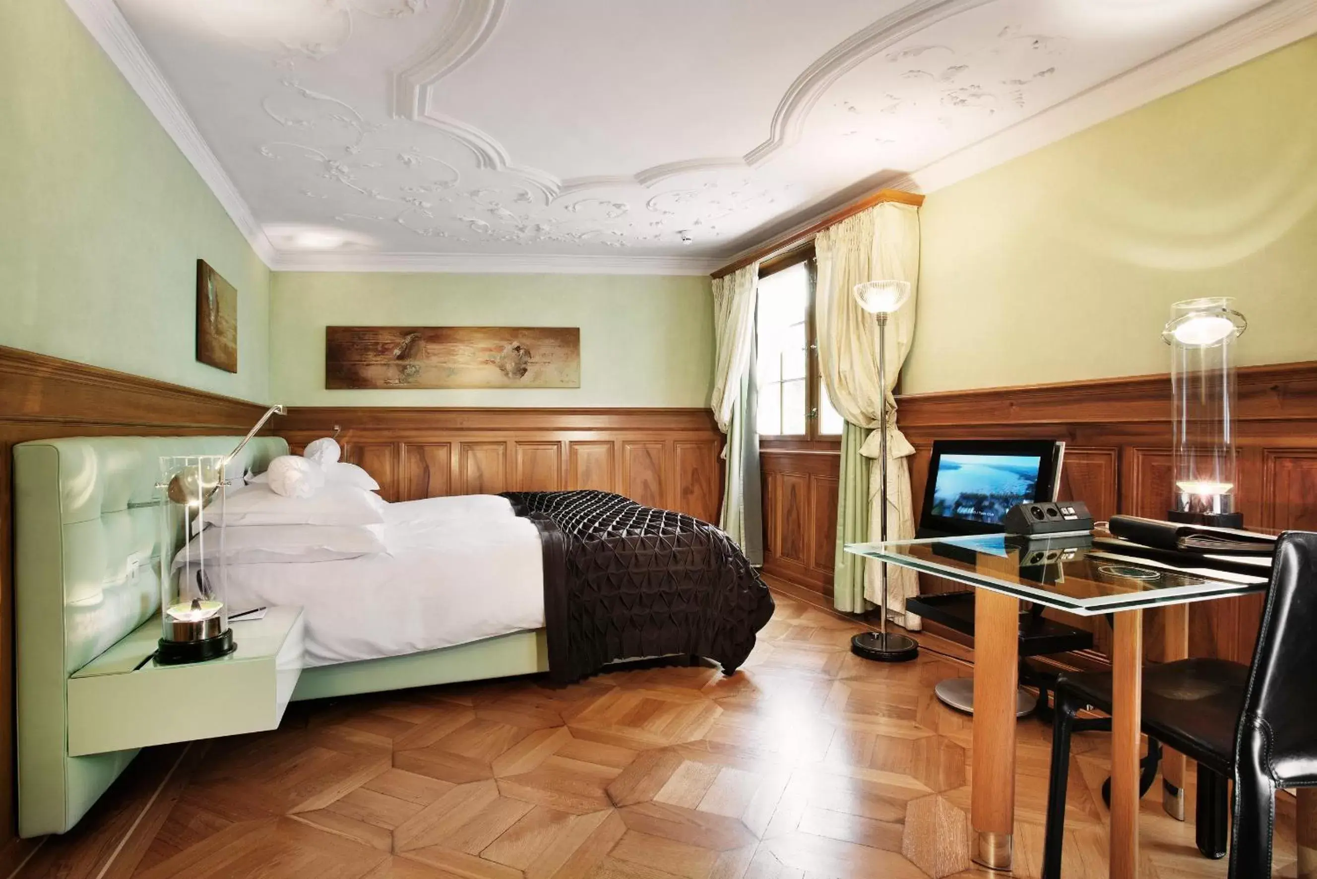 Bed in Widder Hotel - Zurichs luxury hideaway