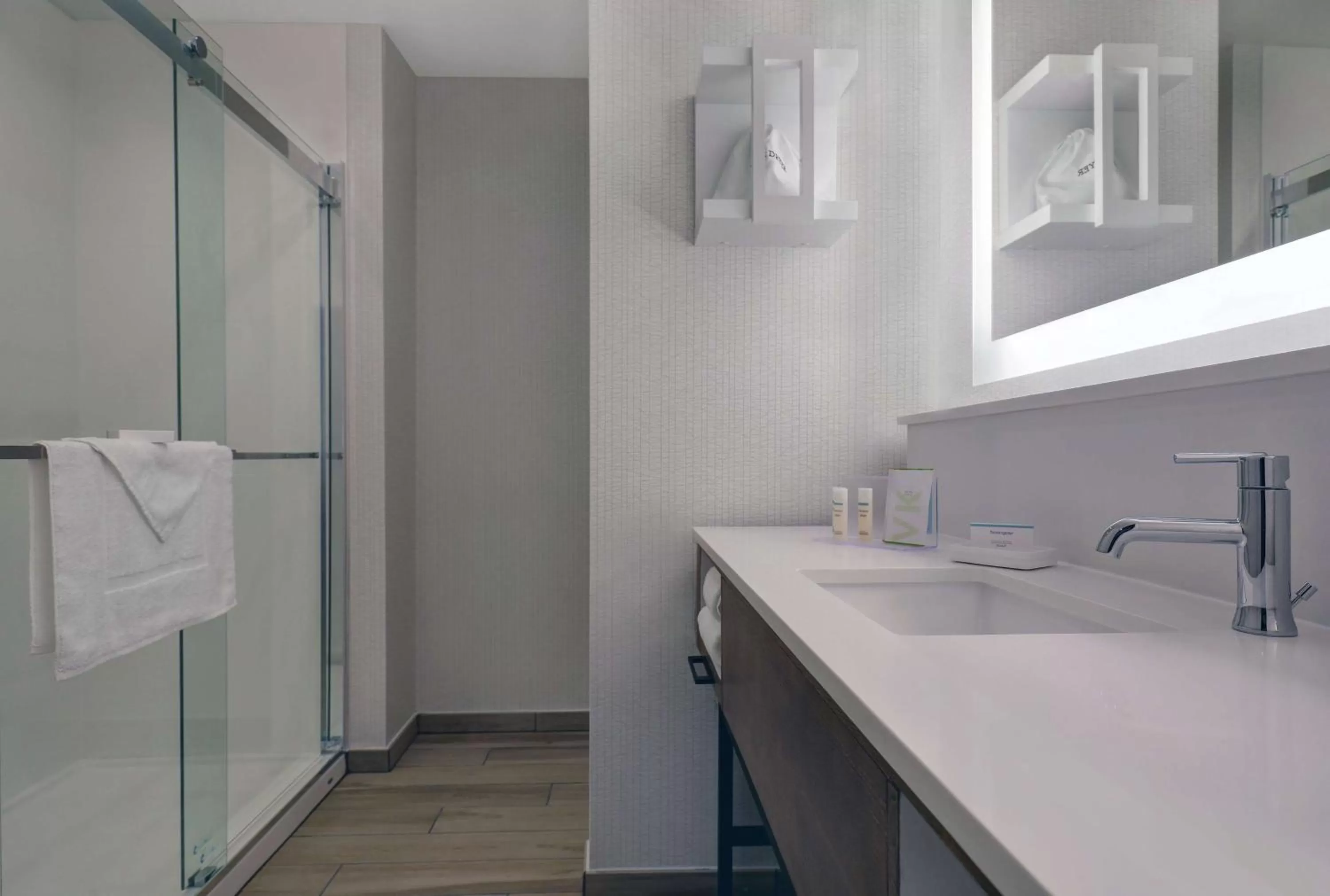 Bathroom in Hampton Inn Patterson, Ca