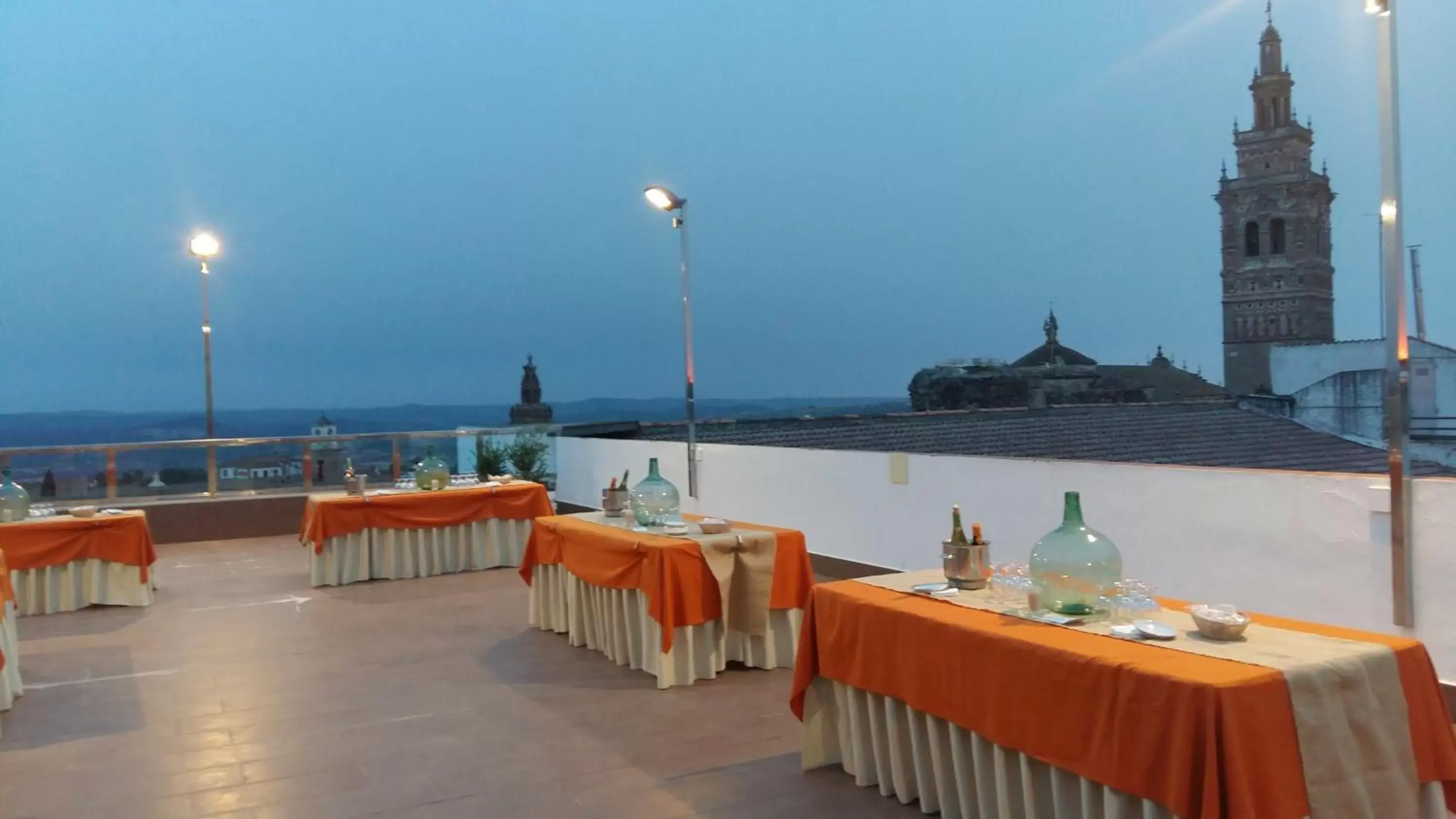 Banquet/Function facilities in Hotel Oasis Familiar