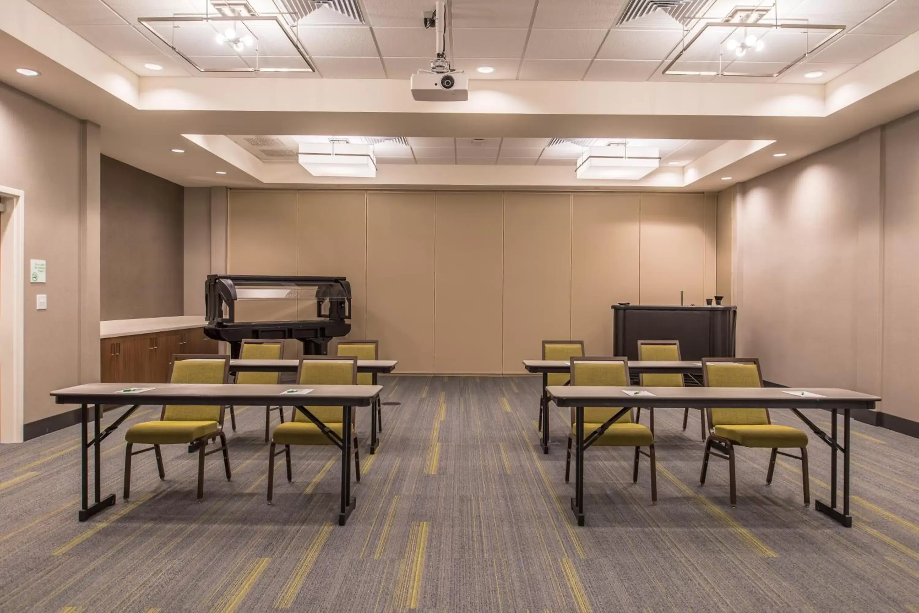 Meeting/conference room in Holiday Inn Joplin, an IHG Hotel