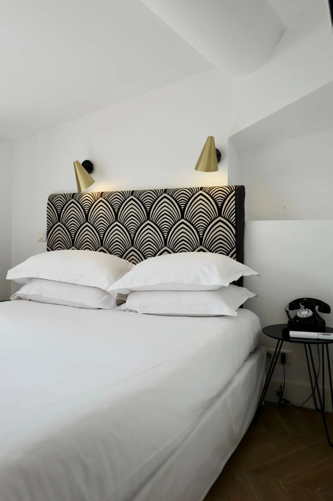 View (from property/room), Bed in Hotel Belle-Vue Vieux-Port