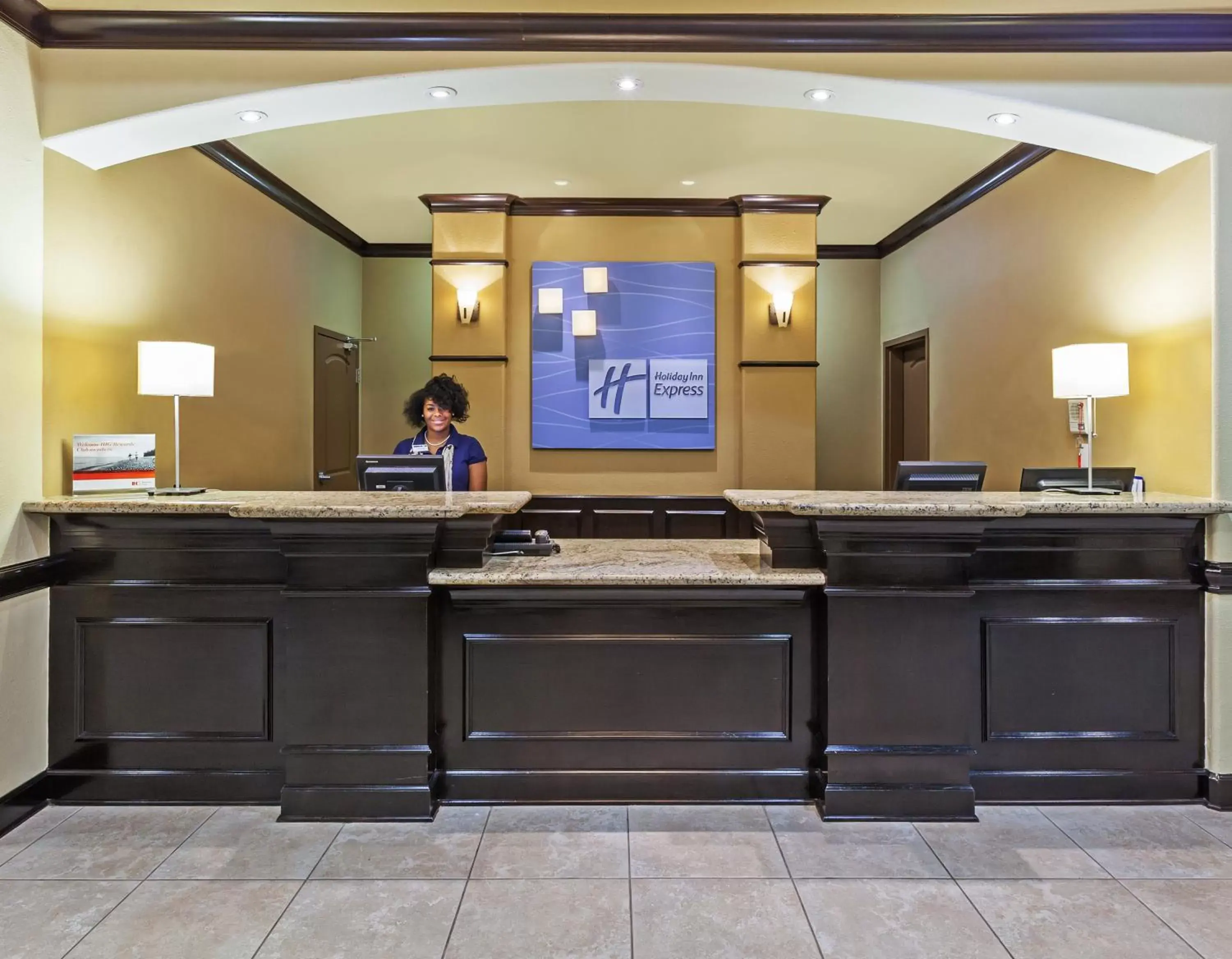 Property building, Lobby/Reception in Holiday Inn Express & Suites Victoria, an IHG Hotel