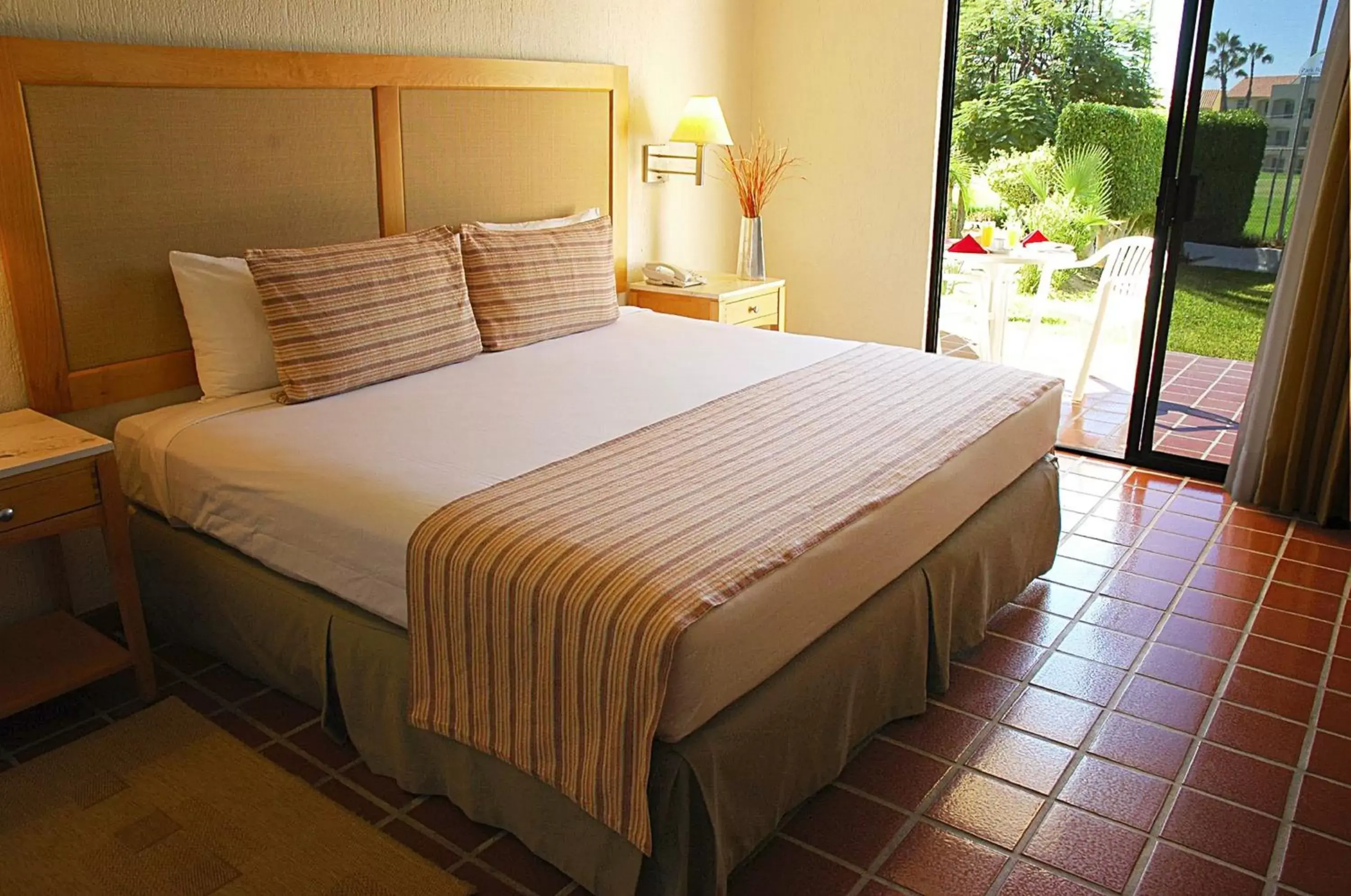 Bedroom, Bed in Park Royal Homestay Los Cabos