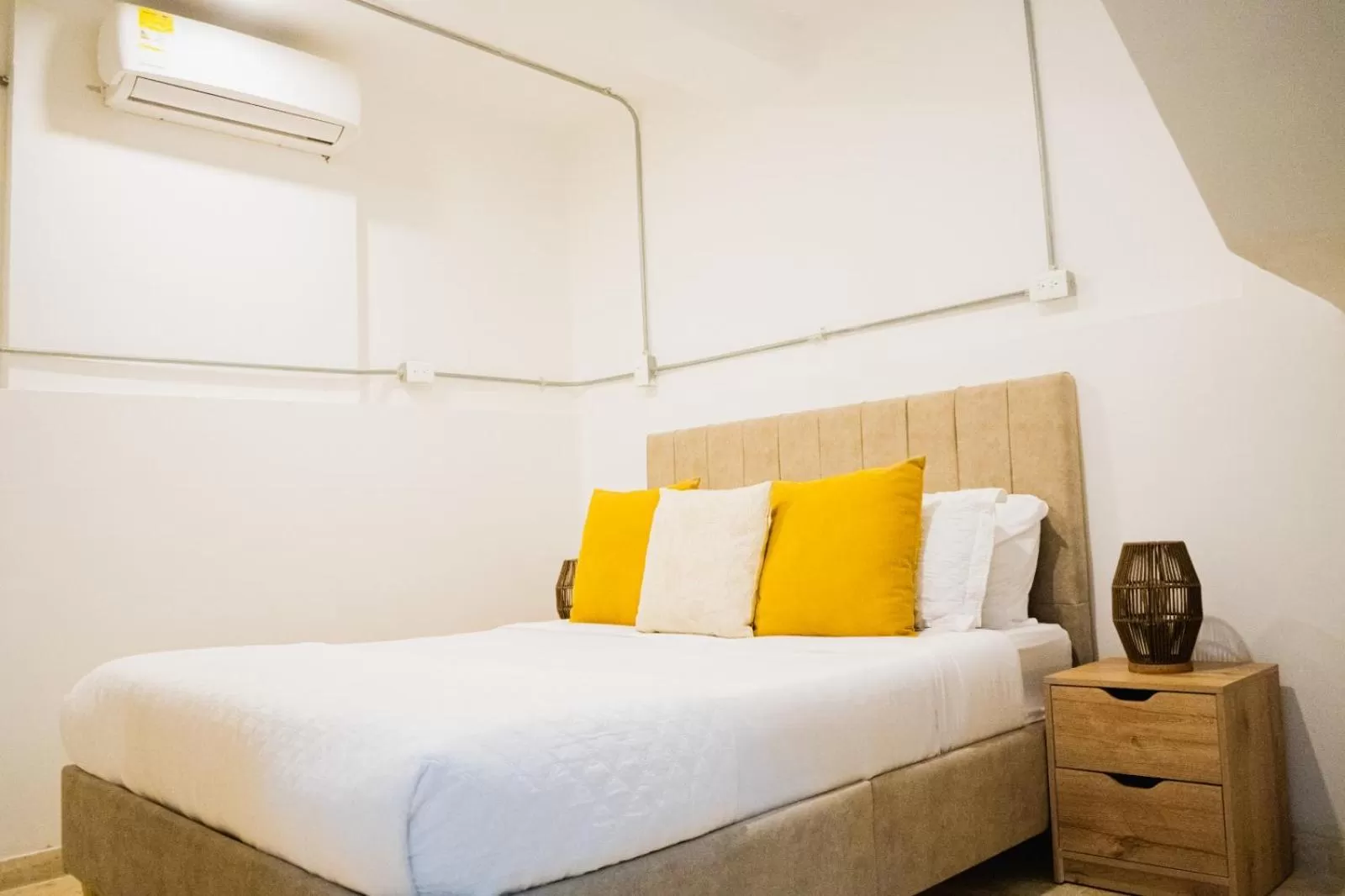 Double Room - Basement in Del Mar Guest House