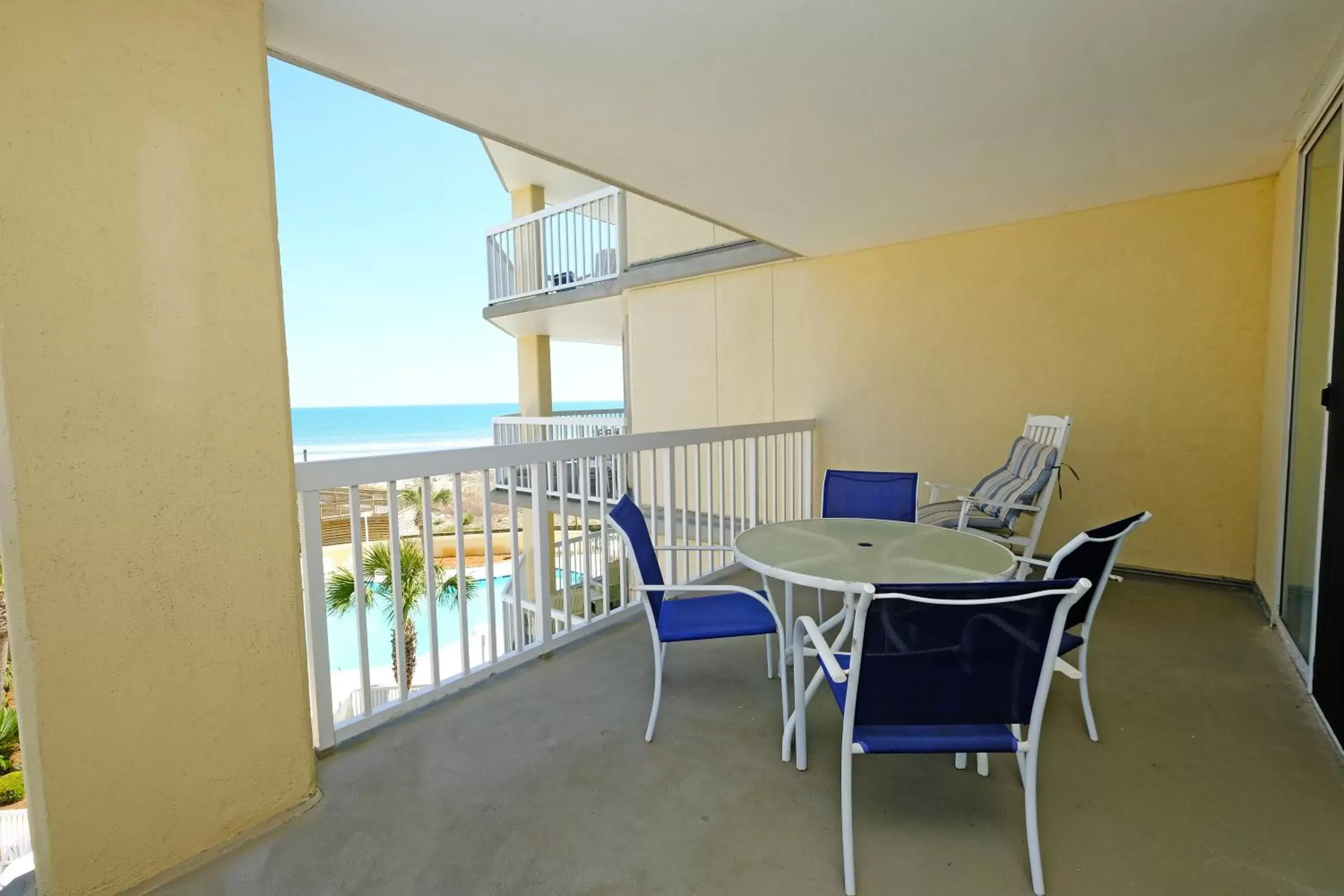 Balcony/Terrace in Litchfield Beach & Golf Resort