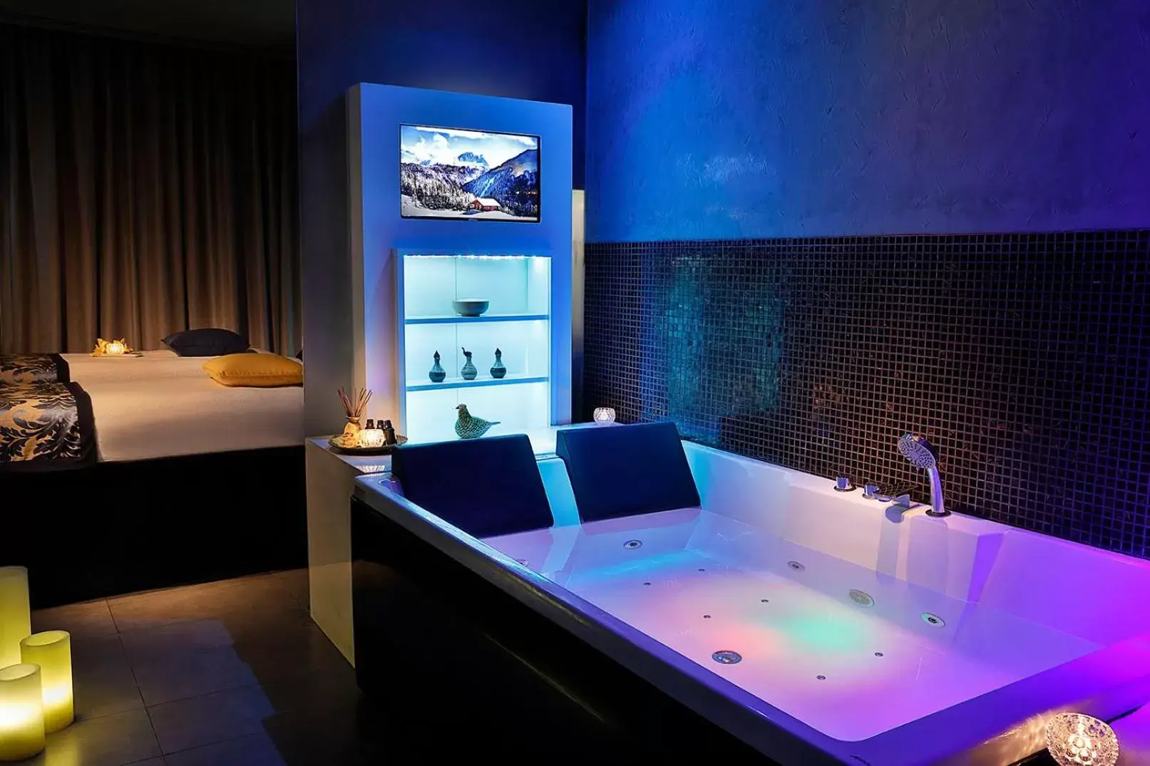 Hot Tub, Bathroom in voco Dubai, an IHG Hotel